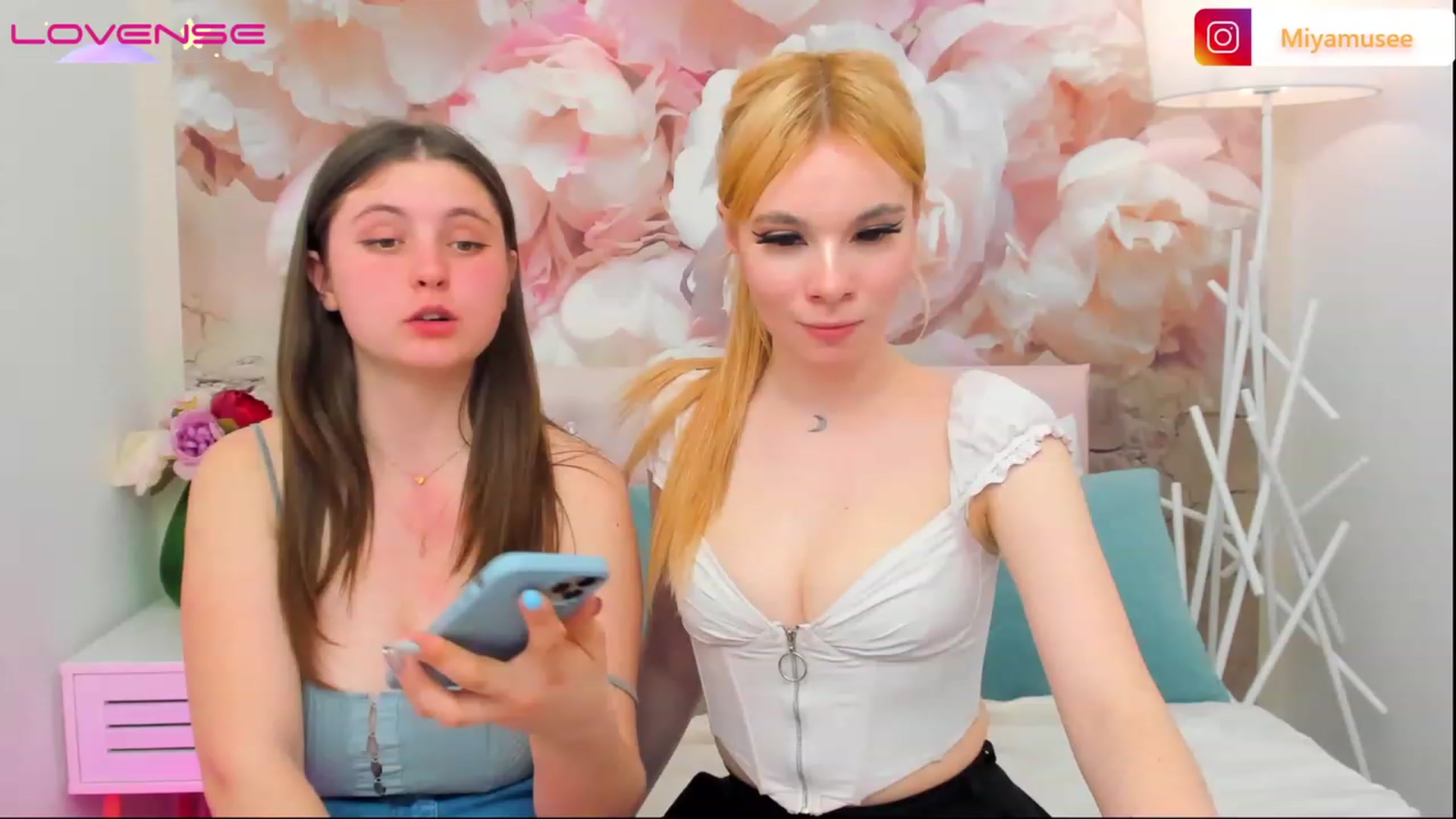 Gallery image thumbnail from ElsaJones's myfreecams stream on, 04/16/2023, 18:50 image 11 of 20
