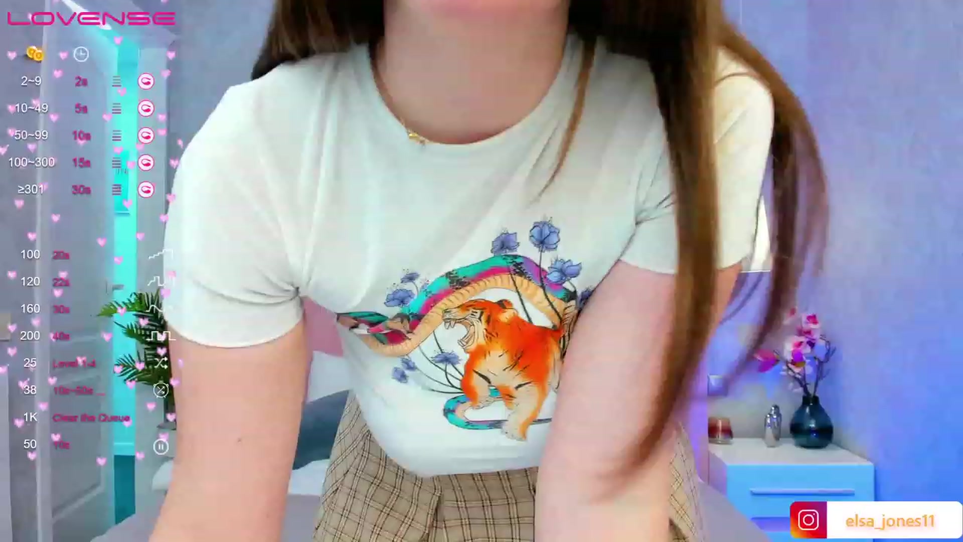 Gallery image thumbnail from ElsaJones's myfreecams stream on, 04/18/2023, 18:06 image 8 of 20