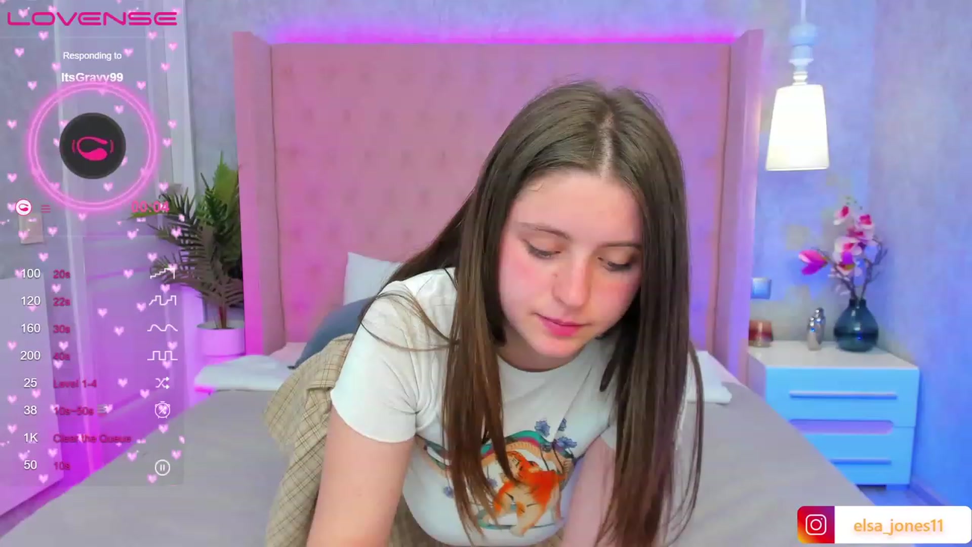 Gallery image thumbnail from ElsaJones's myfreecams stream on, 04/18/2023, 19:00 image 3 of 20