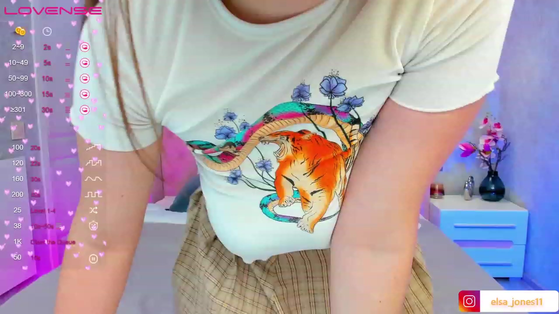 Gallery image thumbnail from ElsaJones's myfreecams stream on, 04/18/2023, 19:00 image 1 of 20