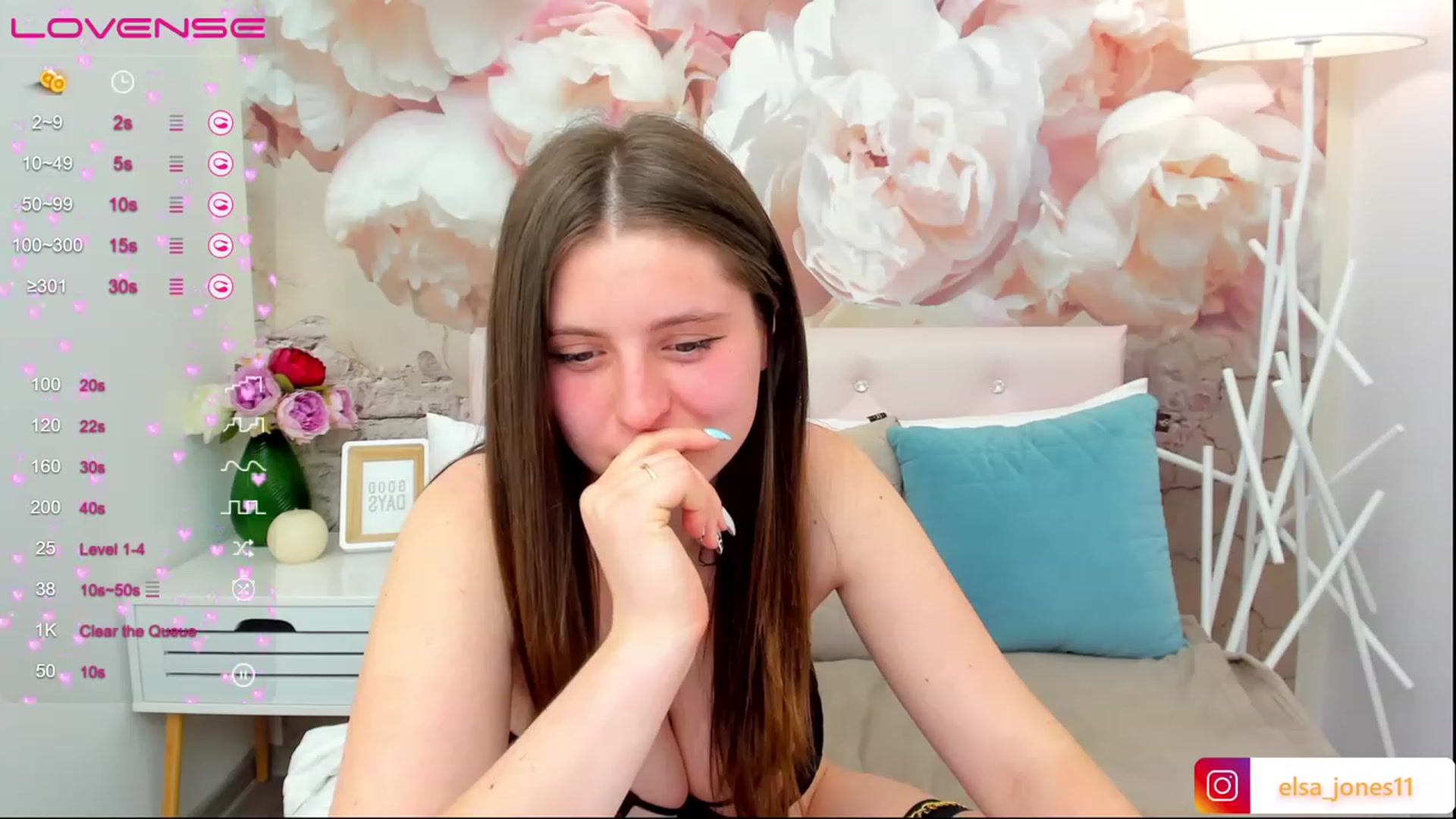 Gallery image thumbnail from ElsaJones's myfreecams stream on, 04/21/2023, 19:01 image 10 of 20
