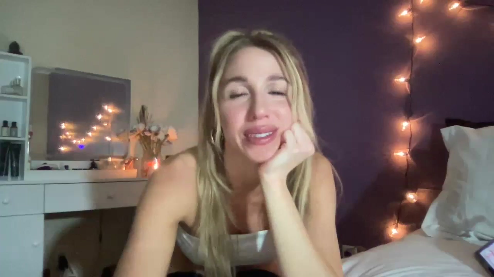 Gallery image thumbnail from ElsaLust's myfreecams stream on, 01/27/2024, 07:54 image 10 of 20