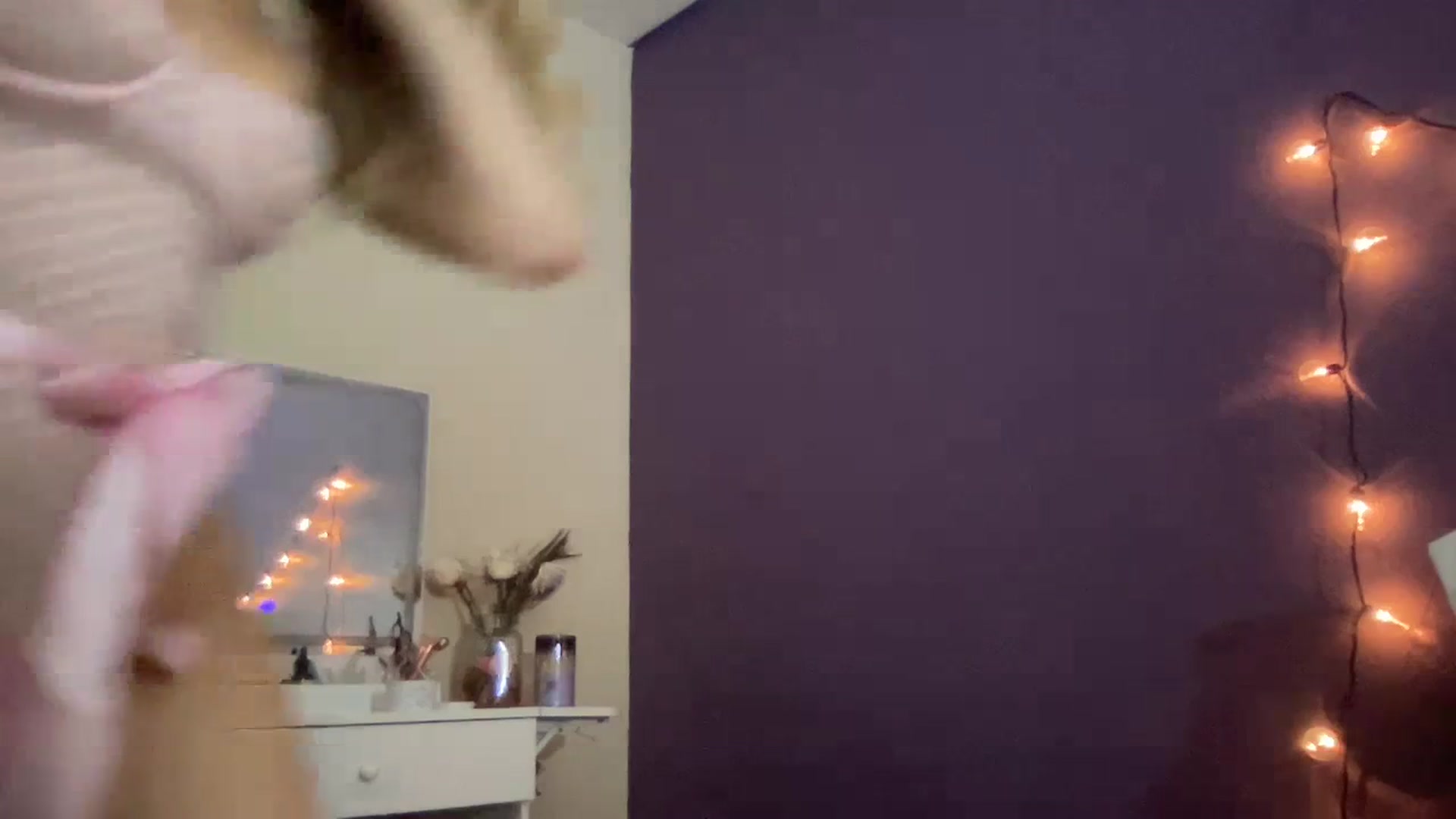 Gallery image thumbnail from ElsaLust's myfreecams stream on, 02/14/2024, 08:53 image 10 of 20