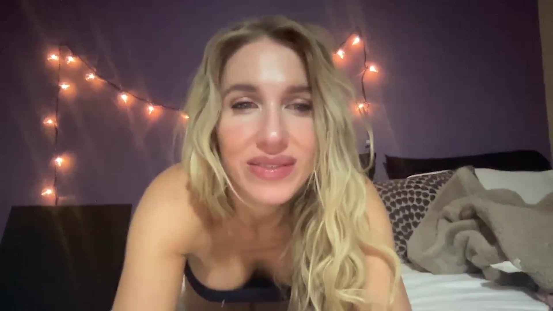 Gallery image thumbnail from ElsaLust's myfreecams stream on, 03/10/2024, 10:20 image 14 of 20