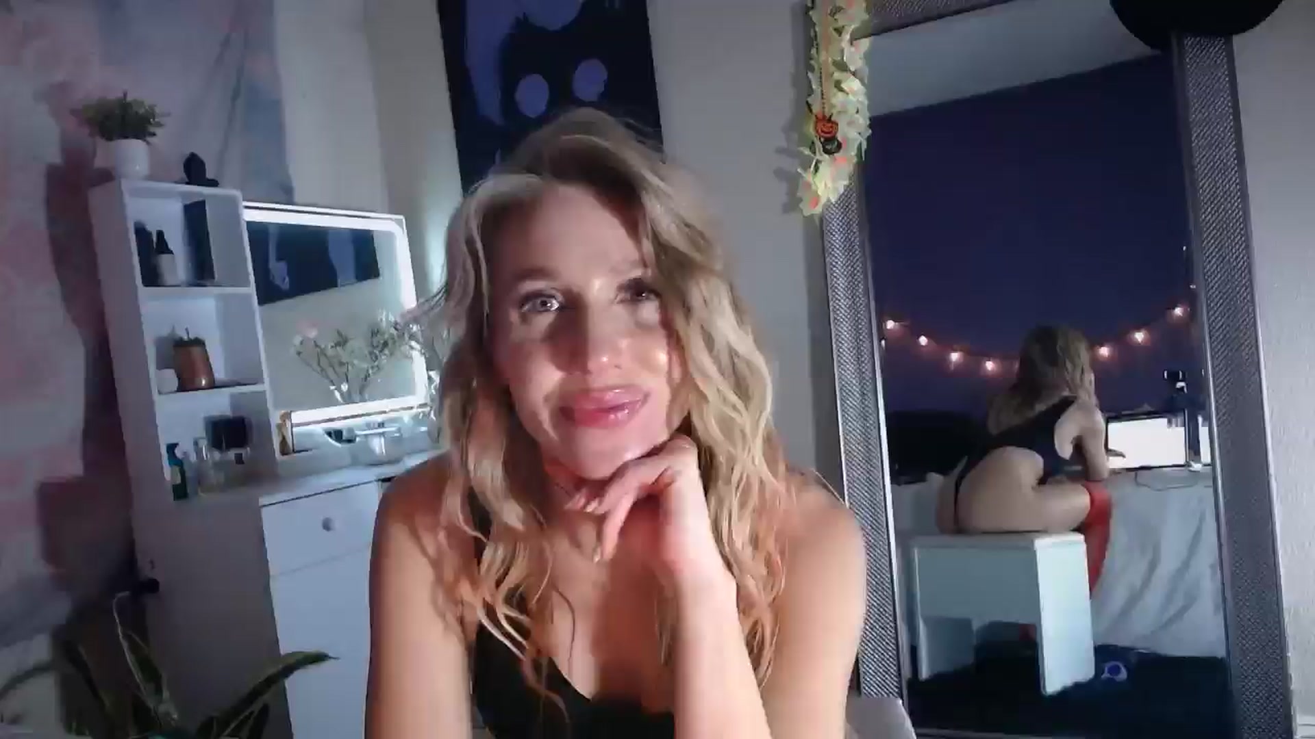 Gallery image thumbnail from ElsaLust's myfreecams stream on, 10/16/2024, 10:17 image 19 of 20