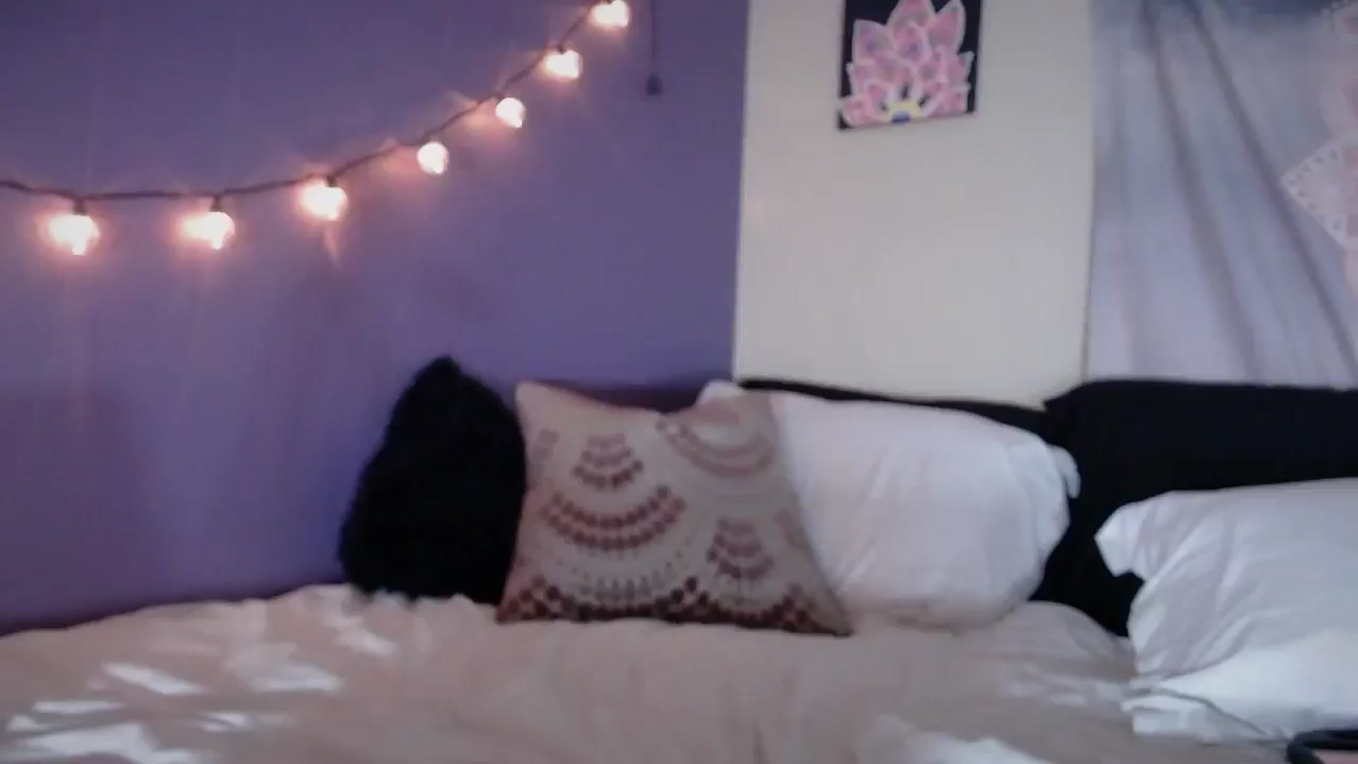 Gallery image thumbnail from ElsaLust's myfreecams stream on, 01/03/2025, 08:54 image 19 of 20