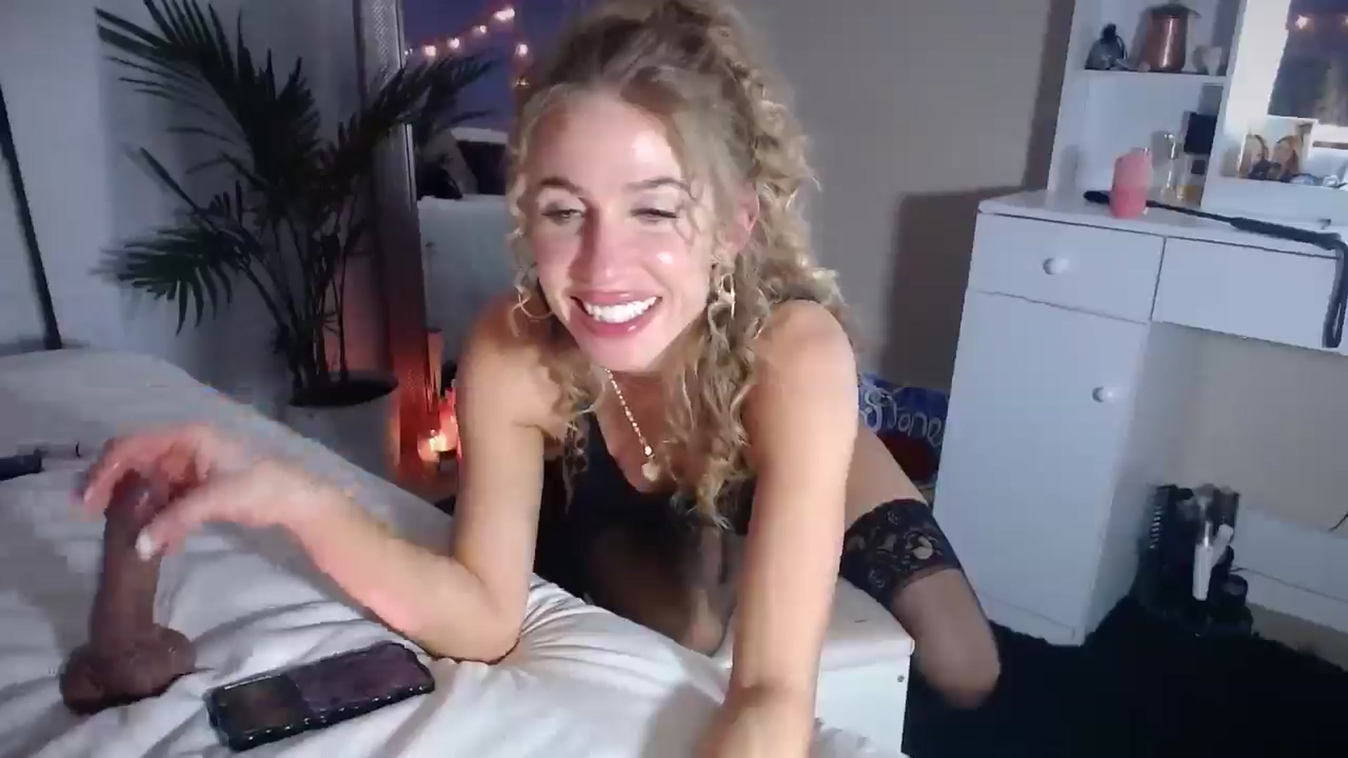 Gallery image thumbnail from ElsaLust's myfreecams stream on, 02/25/2025, 09:20 image 6 of 20