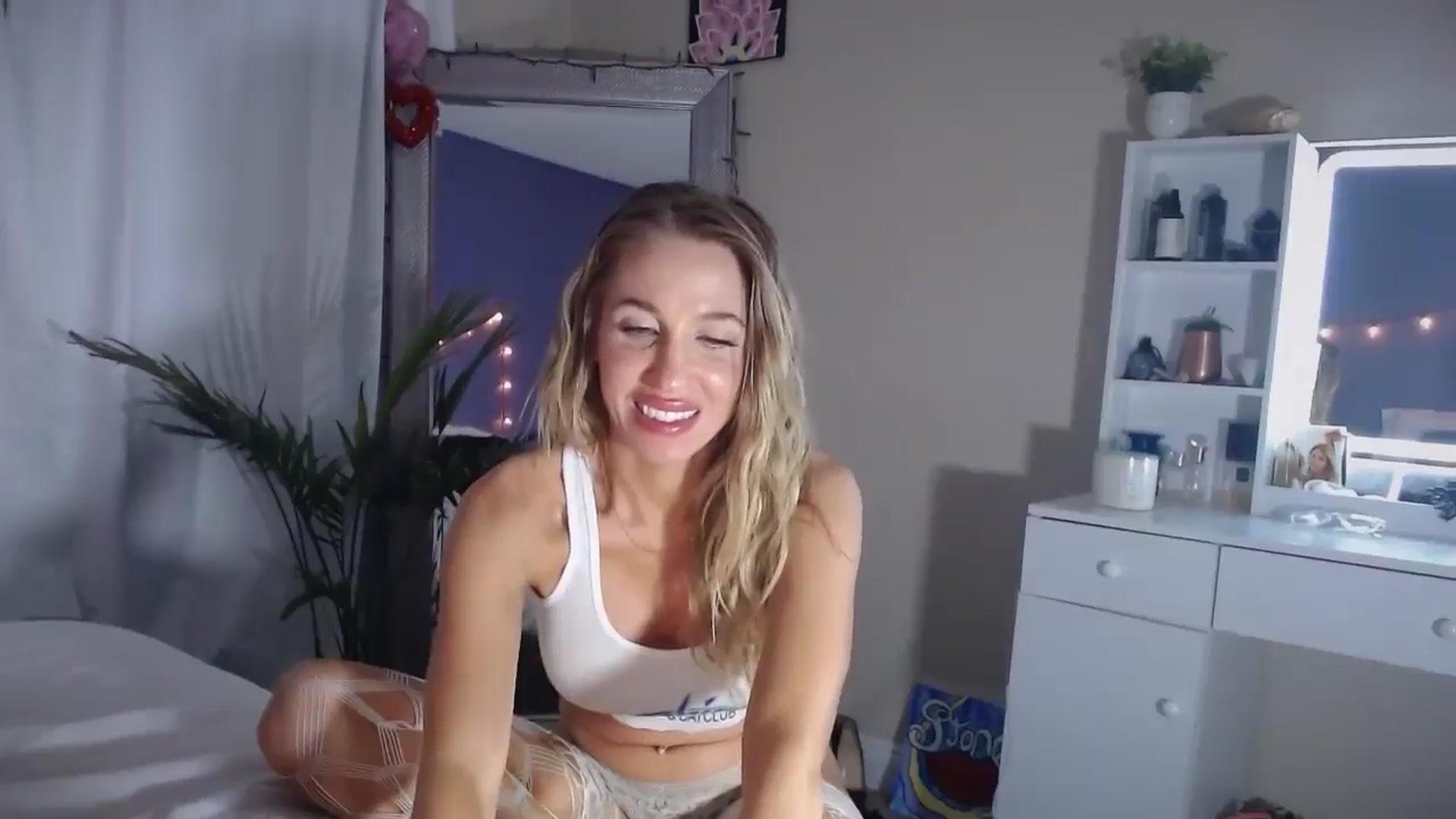 Gallery image thumbnail from ElsaLust's myfreecams stream on, 03/06/2025, 10:31 image 17 of 20