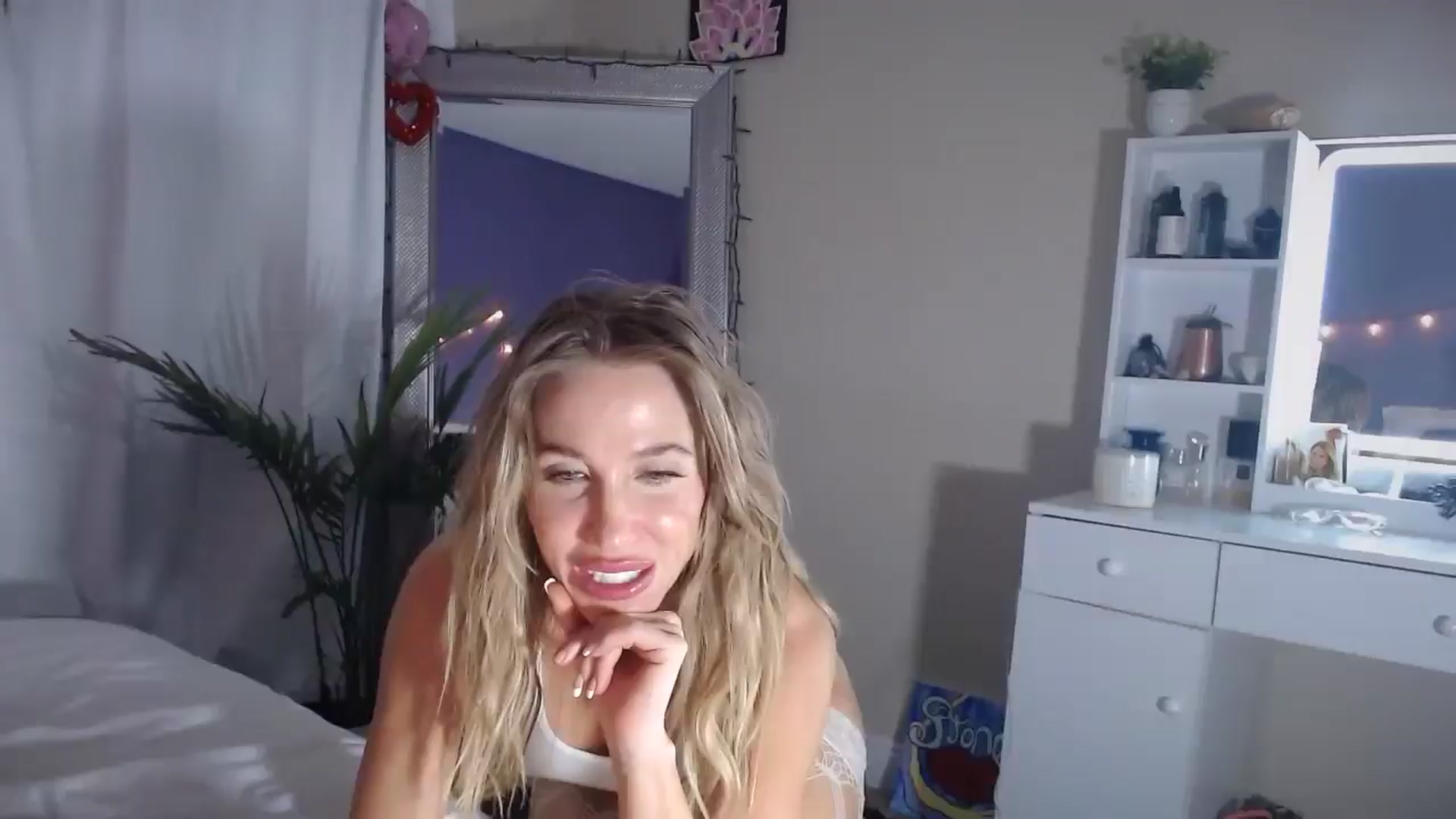 Gallery image thumbnail from ElsaLust's myfreecams stream on, 03/06/2025, 10:53 image 1 of 20