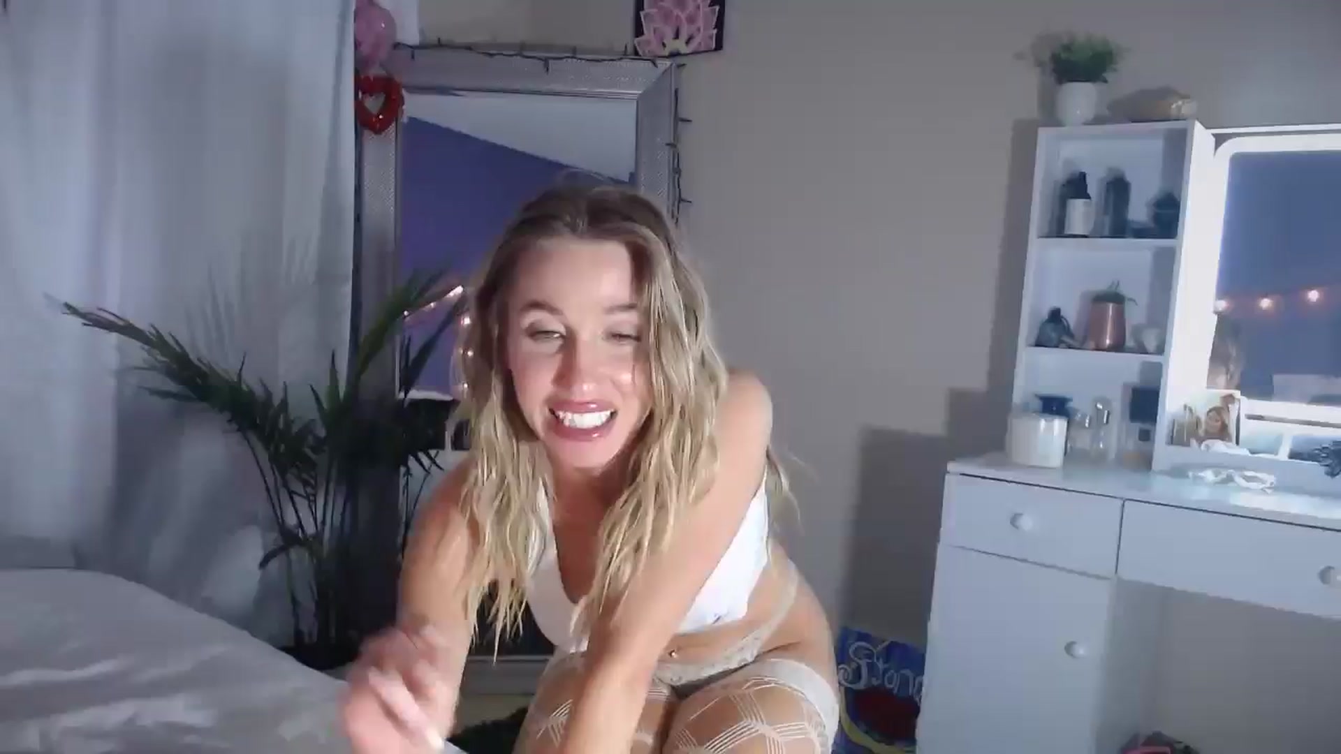 Gallery image thumbnail from ElsaLust's myfreecams stream on, 03/06/2025, 10:53 image 2 of 20
