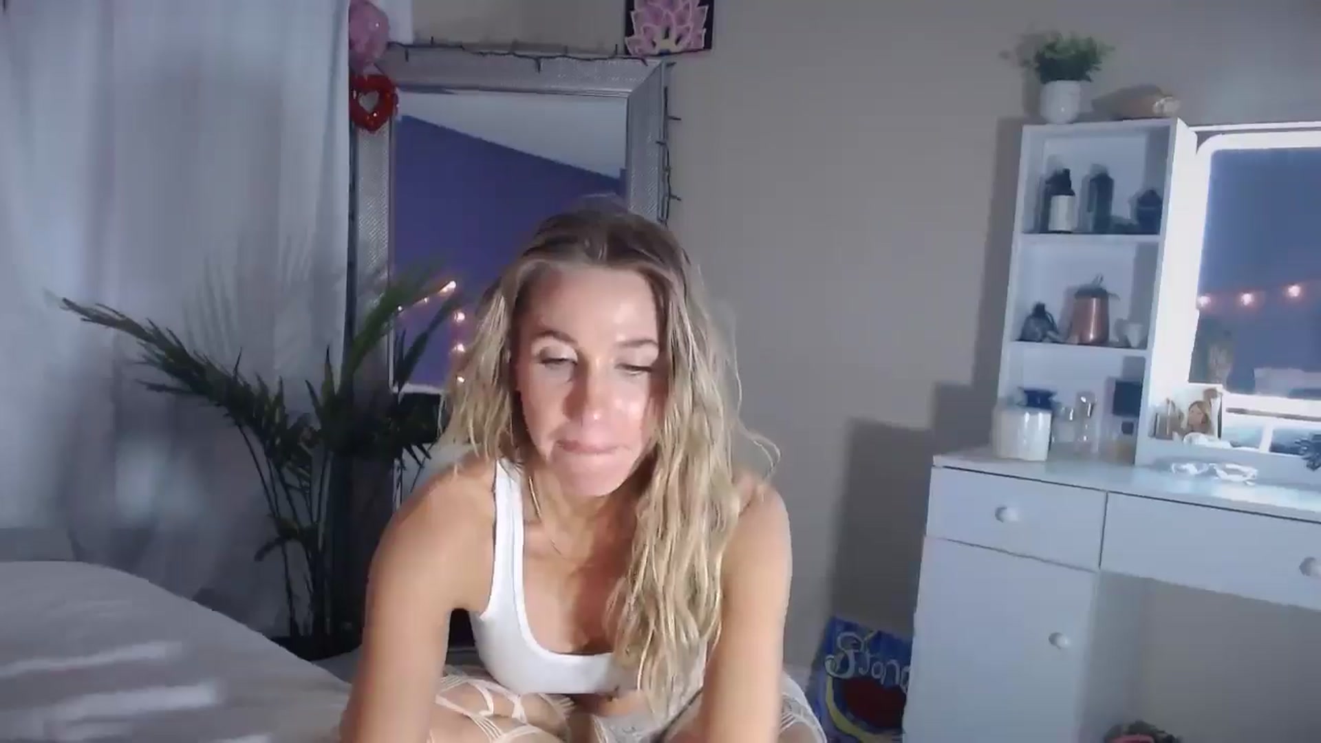 Gallery image thumbnail from ElsaLust's myfreecams stream on, 03/06/2025, 10:53 image 5 of 20