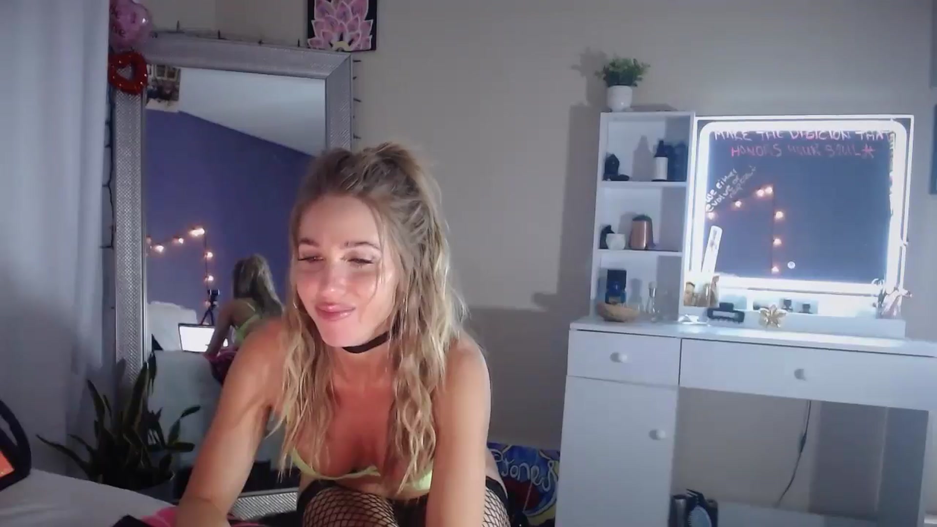 Gallery image thumbnail from ElsaLust's myfreecams stream on, 04/08/2025, 07:32 image 12 of 20