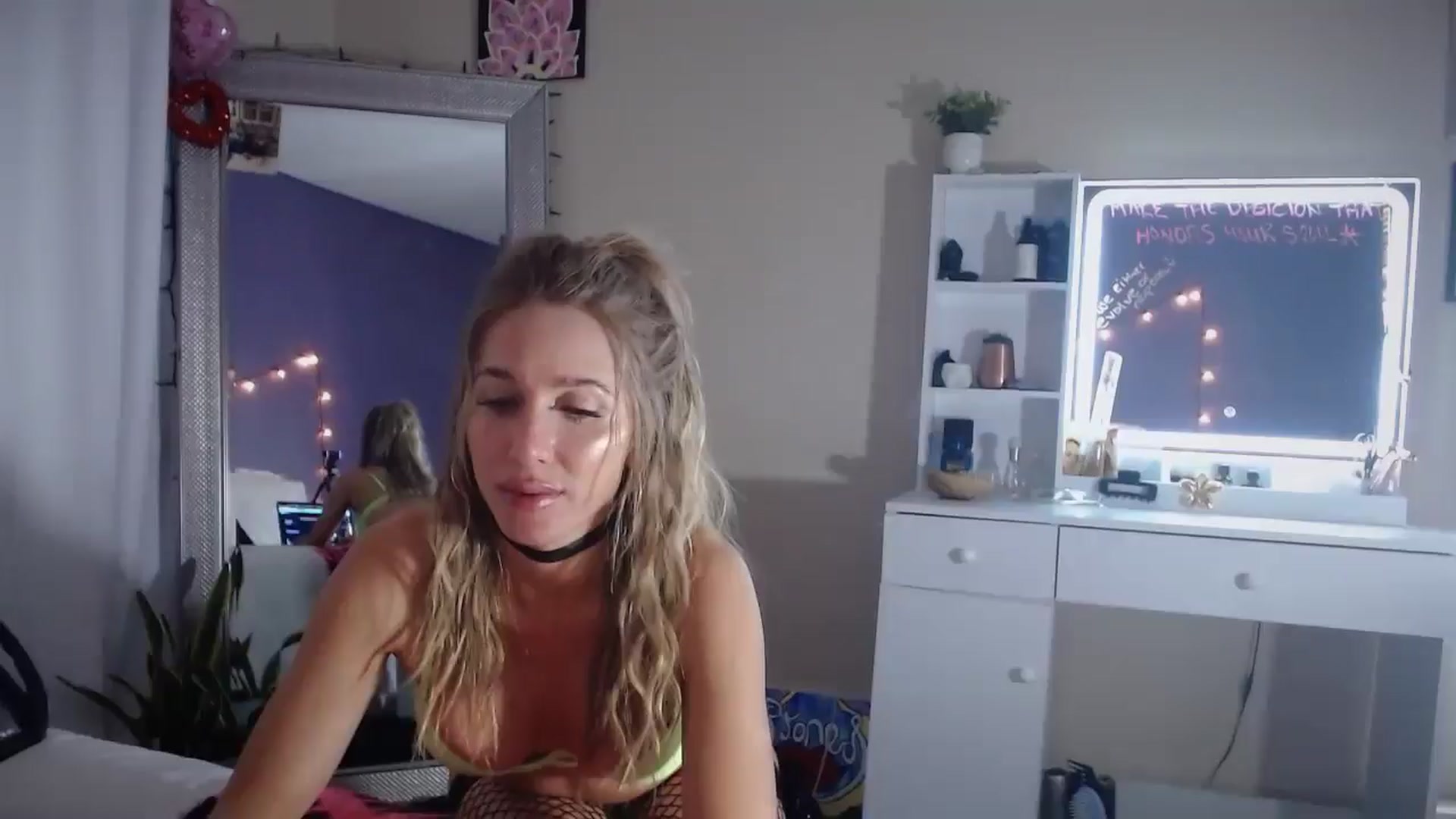 Gallery image thumbnail from ElsaLust's myfreecams stream on, 04/08/2025, 07:32 image 15 of 20