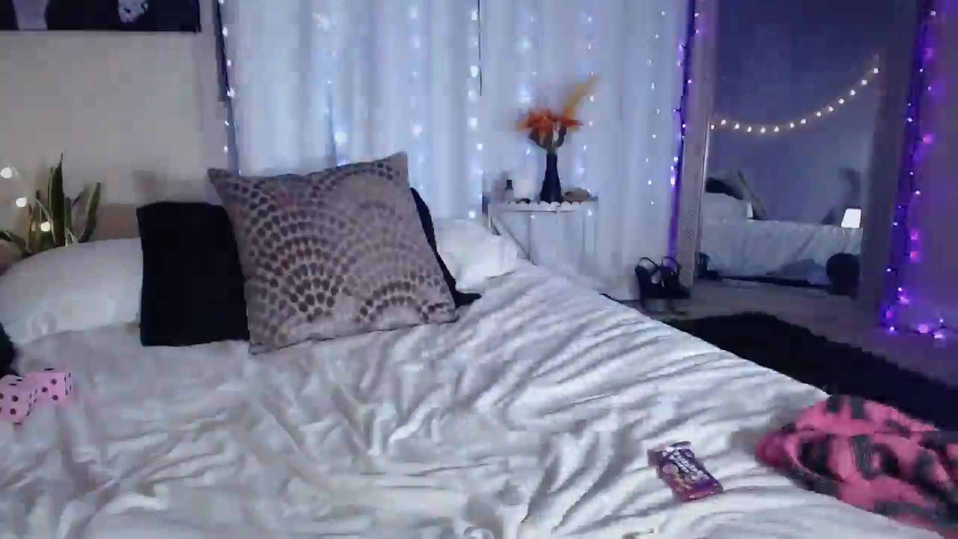 Gallery image thumbnail from ElsaLust's myfreecams stream on, 11/05/2025, 11:45 image 12 of 20