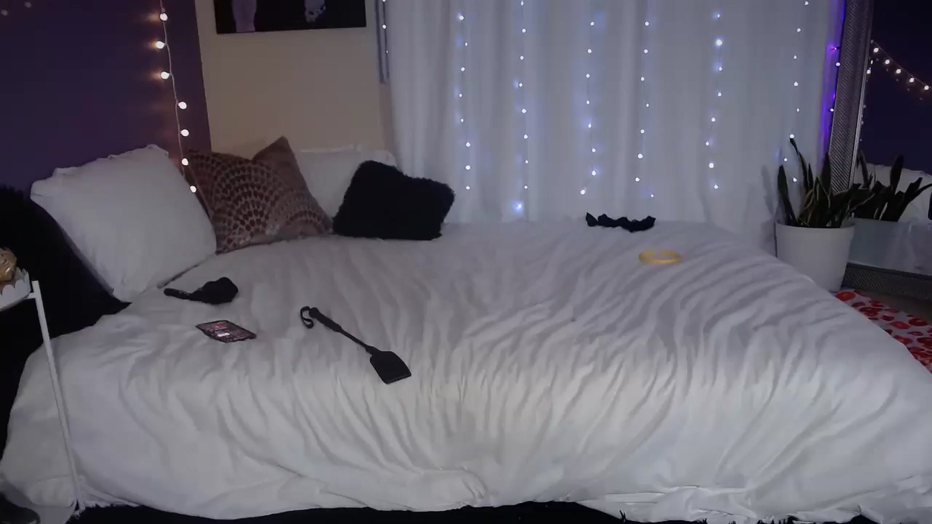 Gallery image thumbnail from ElsaLust's myfreecams stream on, 12/12/2025, 11:48 image 14 of 20