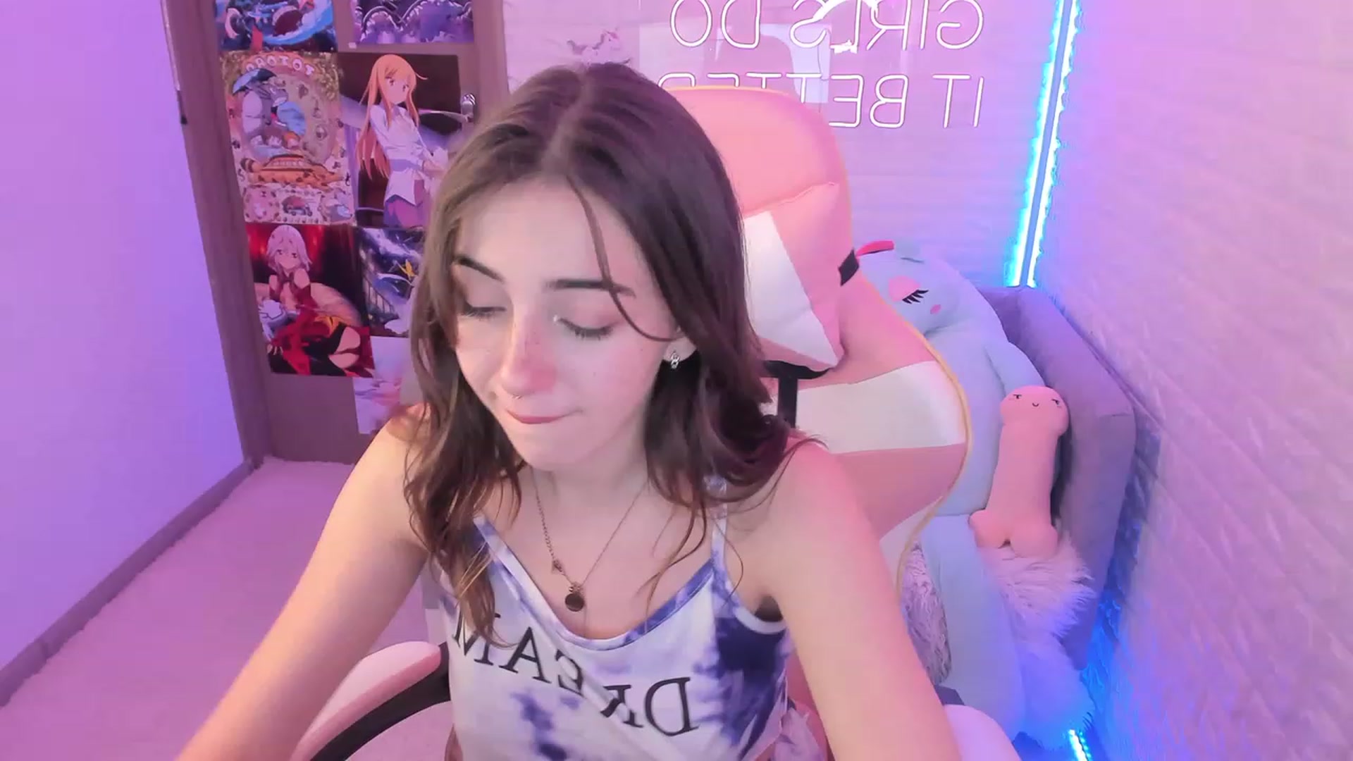 Gallery image thumbnail from ElsaYoung's myfreecams stream on, 12/08/2022, 07:27 image 5 of 20