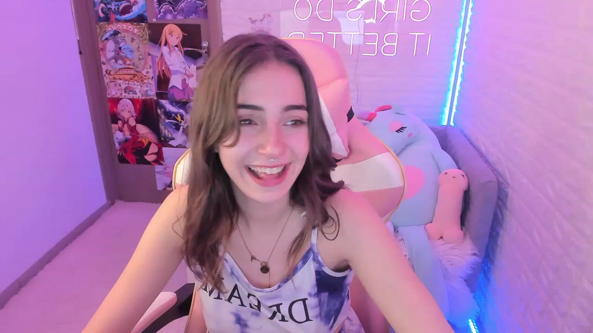 Gallery image thumbnail from ElsaYoung's myfreecams stream on, 12/08/2022, 07:27 image 11 of 20