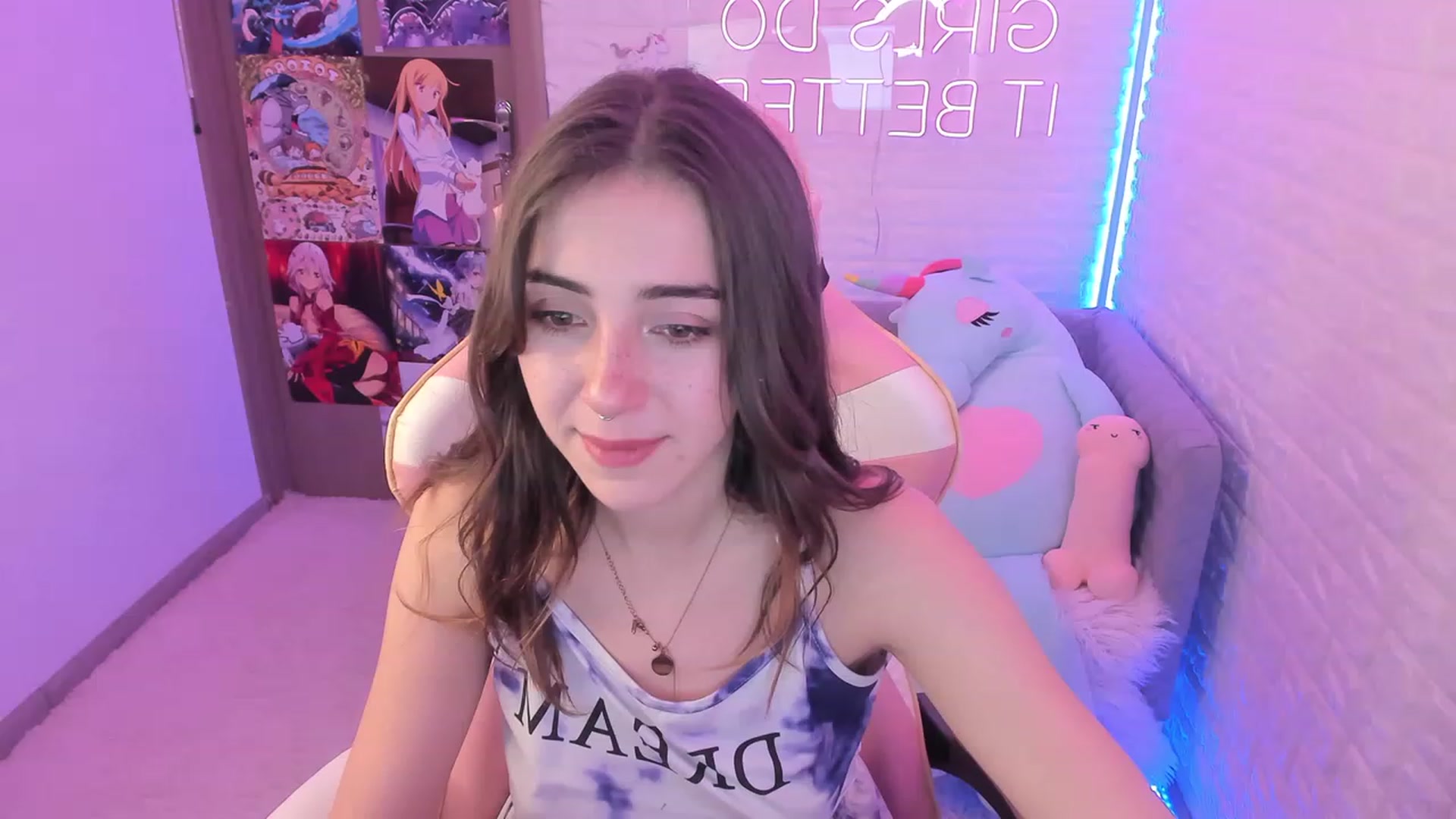 Gallery image thumbnail from ElsaYoung's myfreecams stream on, 12/08/2022, 07:27 image 9 of 20