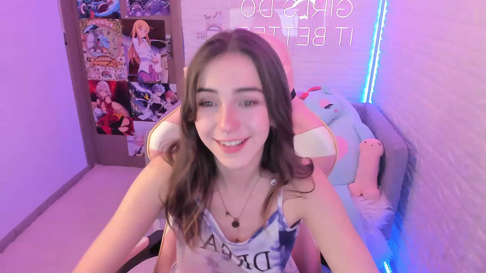 Gallery image thumbnail from ElsaYoung's myfreecams stream on, 12/08/2022, 07:27 image 12 of 20