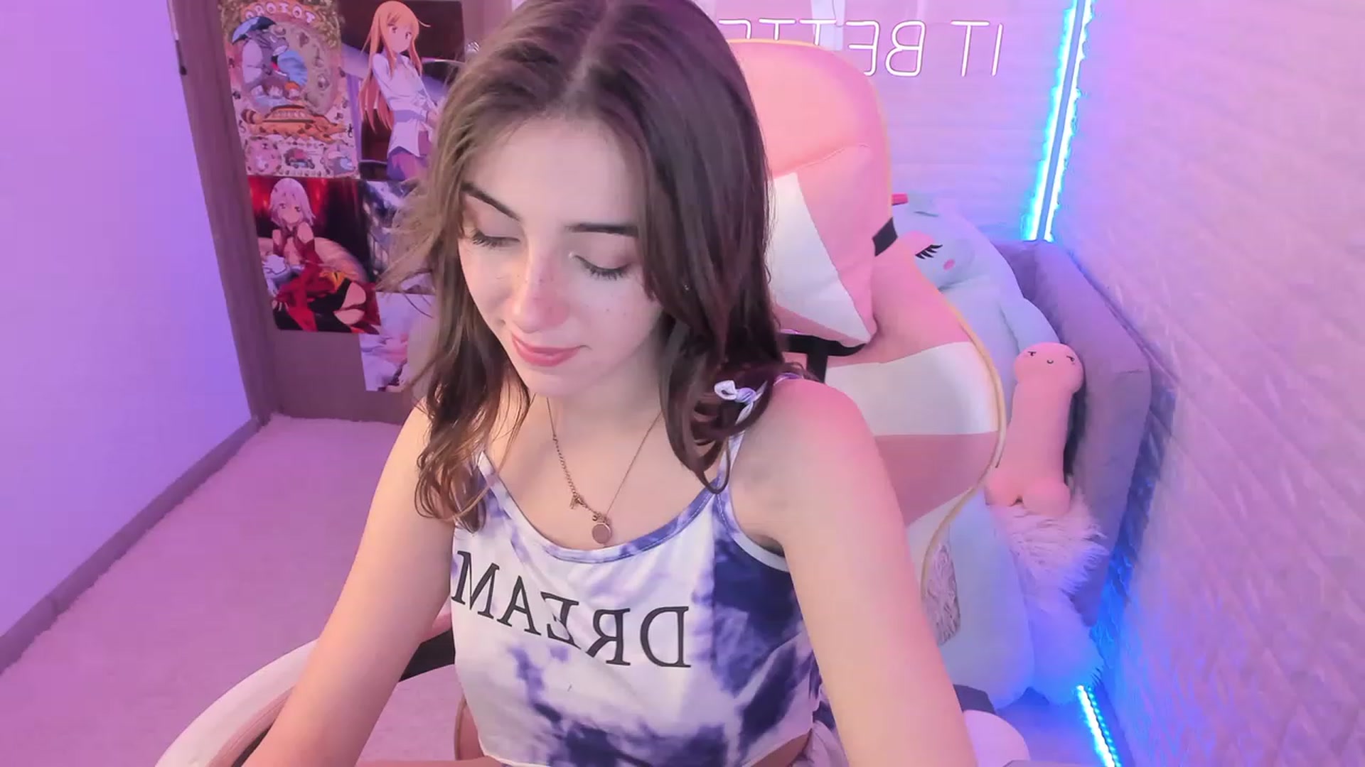 Gallery image thumbnail from ElsaYoung's myfreecams stream on, 12/08/2022, 08:31 image 6 of 20