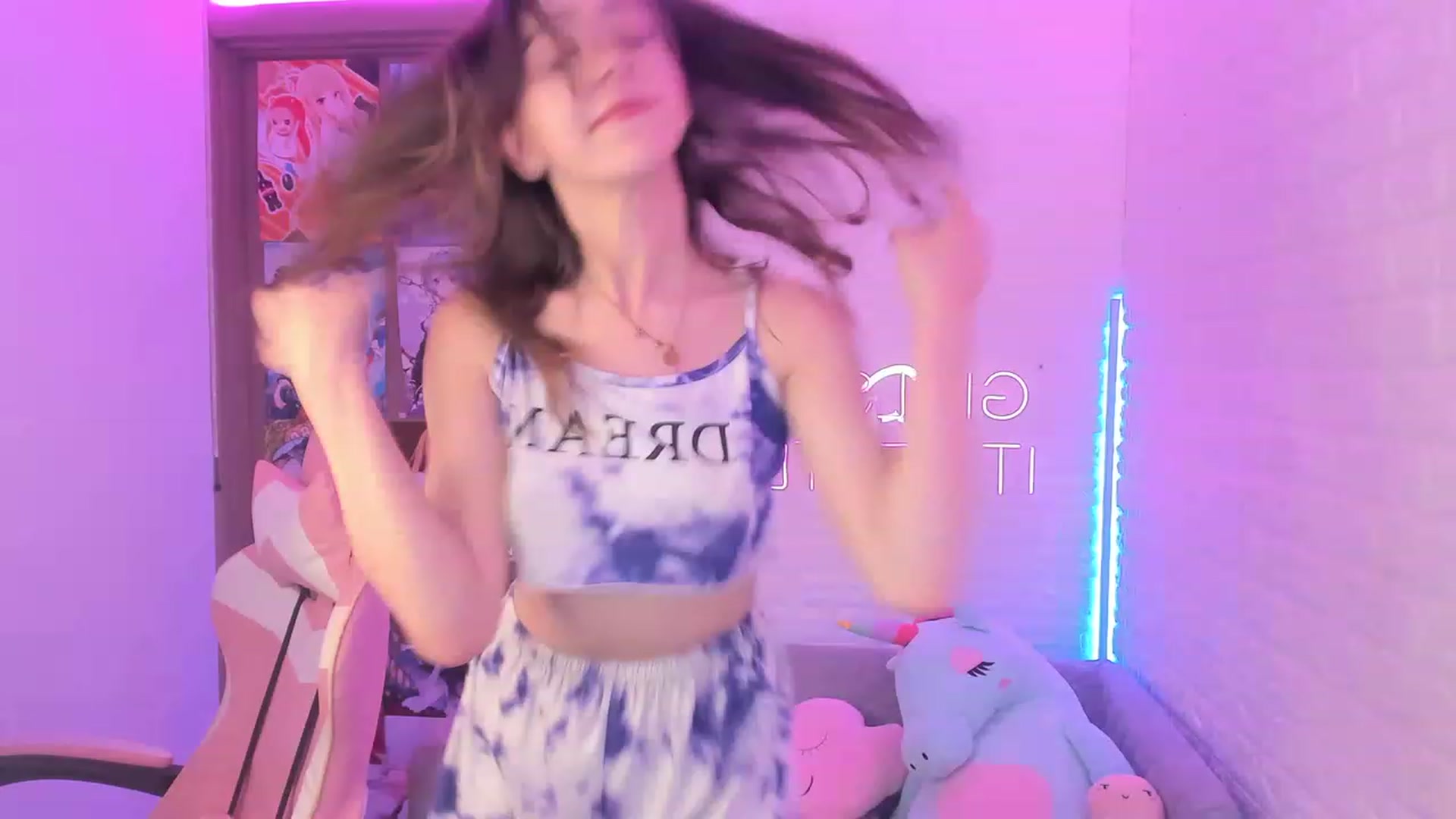 Gallery image thumbnail from ElsaYoung's myfreecams stream on, 12/08/2022, 08:31 image 14 of 20