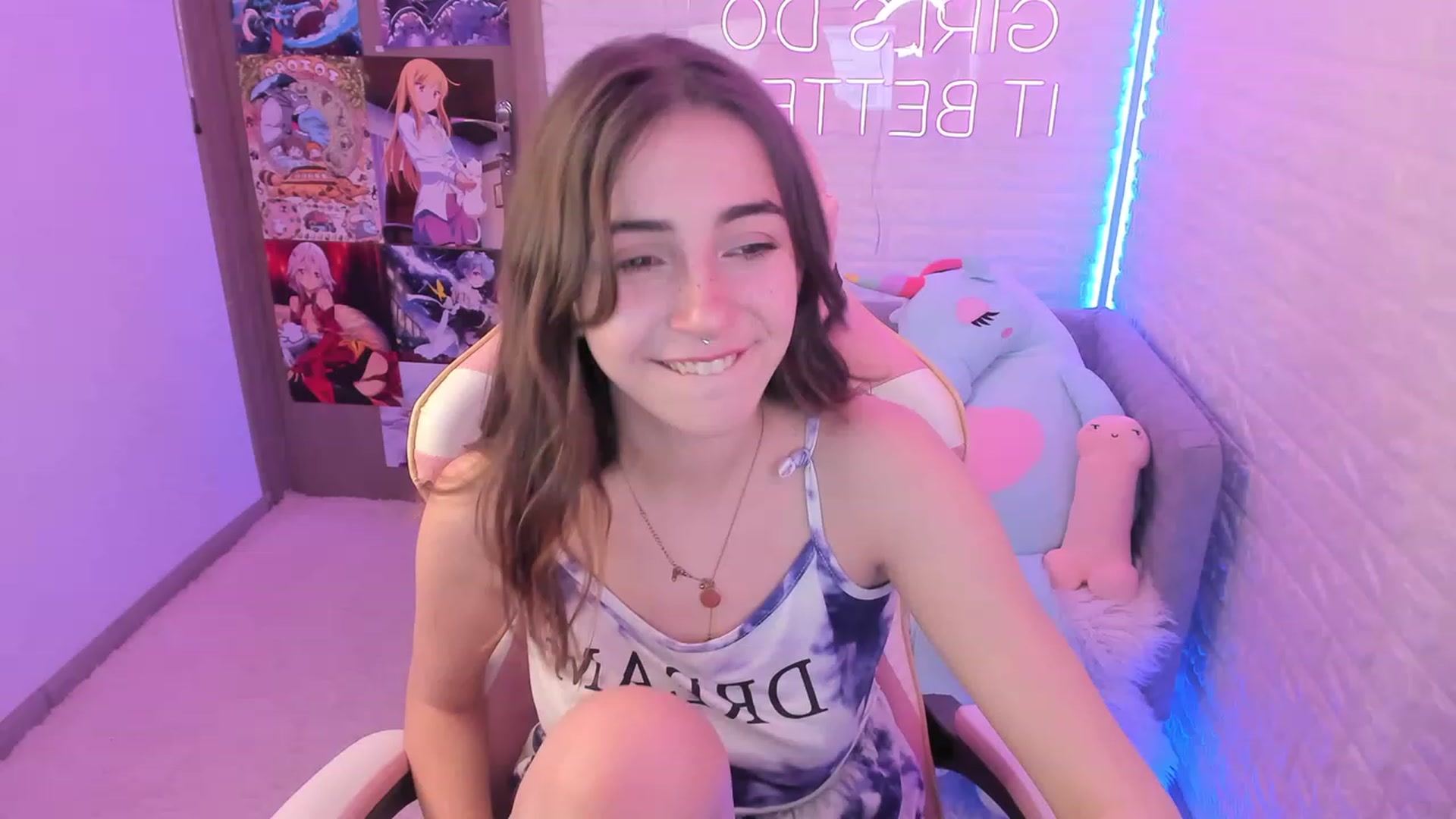 Gallery image thumbnail from ElsaYoung's myfreecams stream on, 12/08/2022, 08:31 image 1 of 20