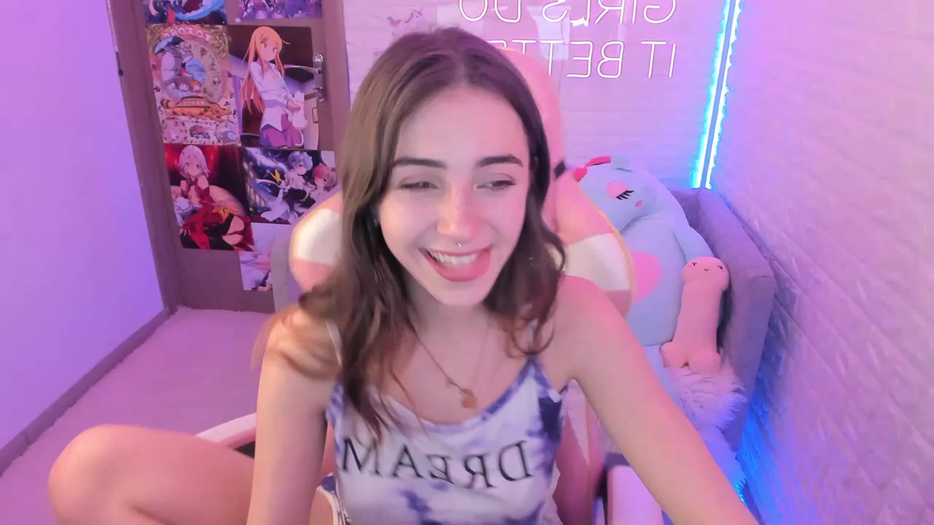 Gallery image thumbnail from ElsaYoung's myfreecams stream on, 12/08/2022, 08:31 image 11 of 20