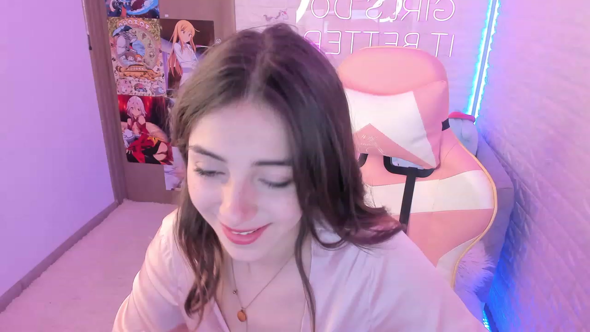 Gallery image thumbnail from ElsaYoung's myfreecams stream on, 12/09/2022, 07:16 image 6 of 20