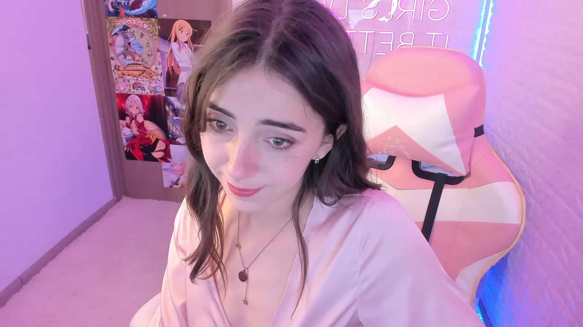 Gallery image thumbnail from ElsaYoung's myfreecams stream on, 12/09/2022, 07:16 image 4 of 20