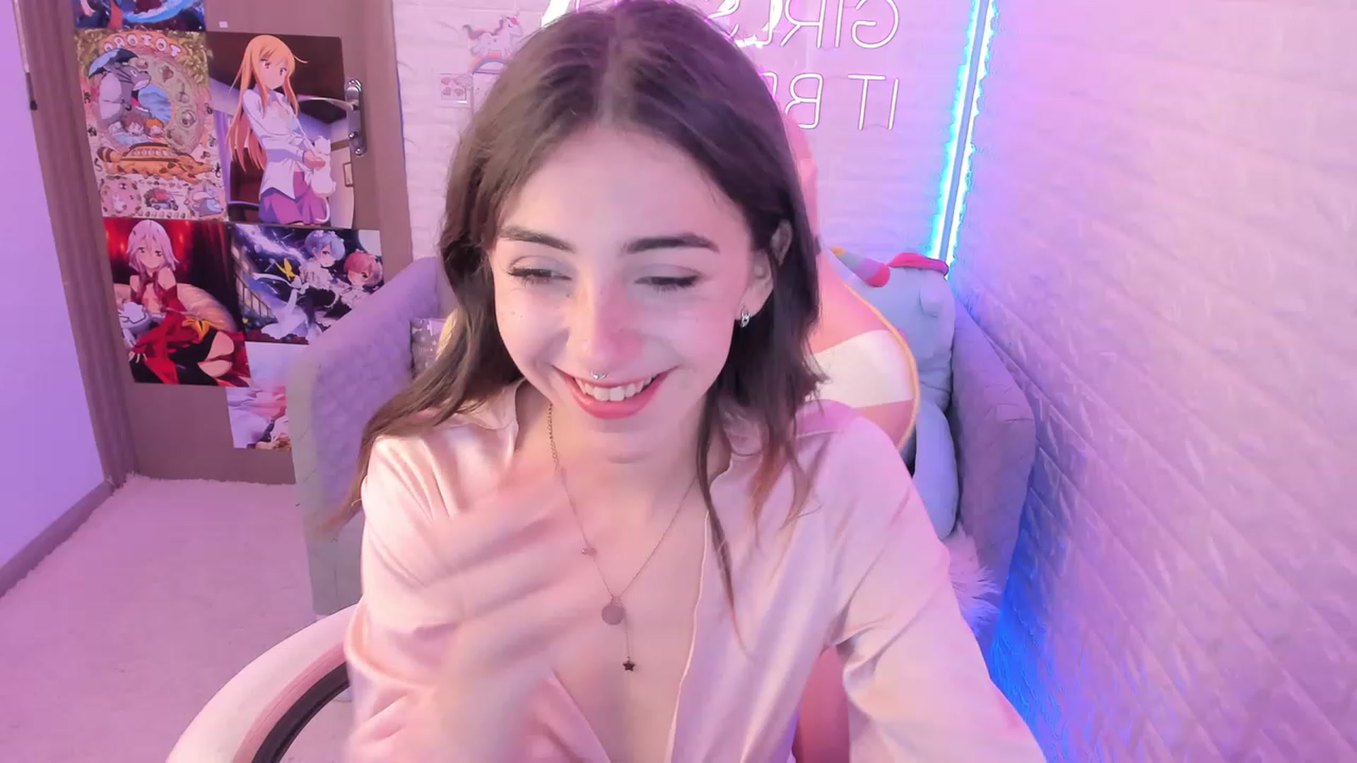 Gallery image thumbnail from ElsaYoung's myfreecams stream on, 12/09/2022, 07:16 image 3 of 20