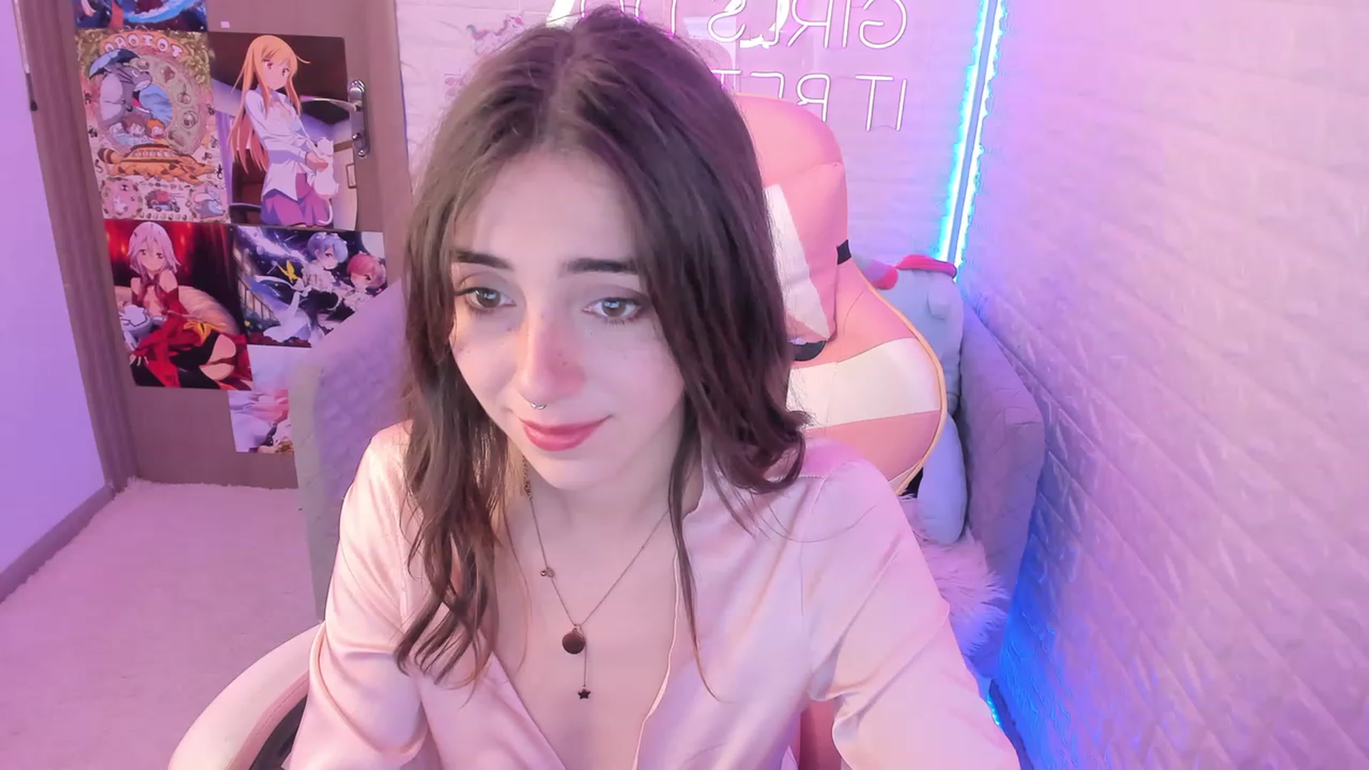 Gallery image thumbnail from ElsaYoung's myfreecams stream on, 12/09/2022, 07:16 image 2 of 20