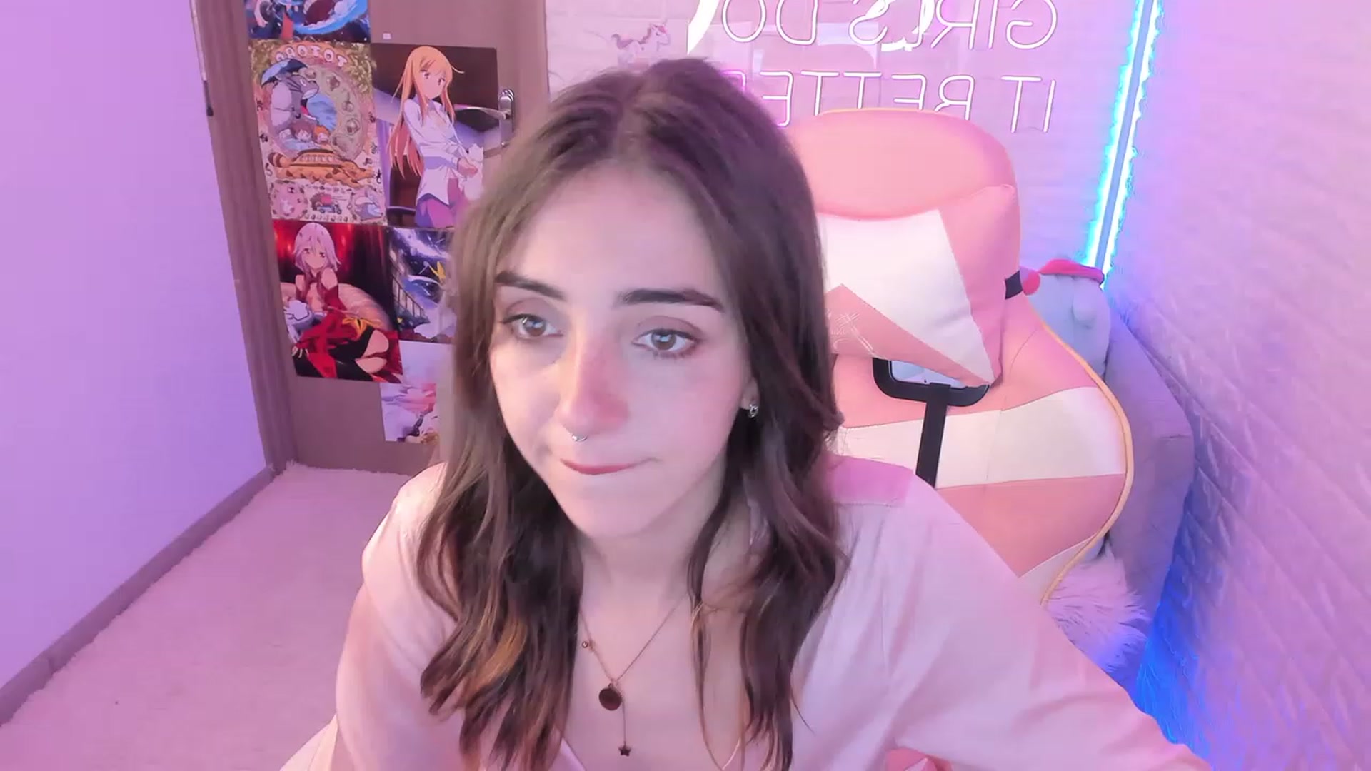 Gallery image thumbnail from ElsaYoung's myfreecams stream on, 12/09/2022, 07:16 image 8 of 20