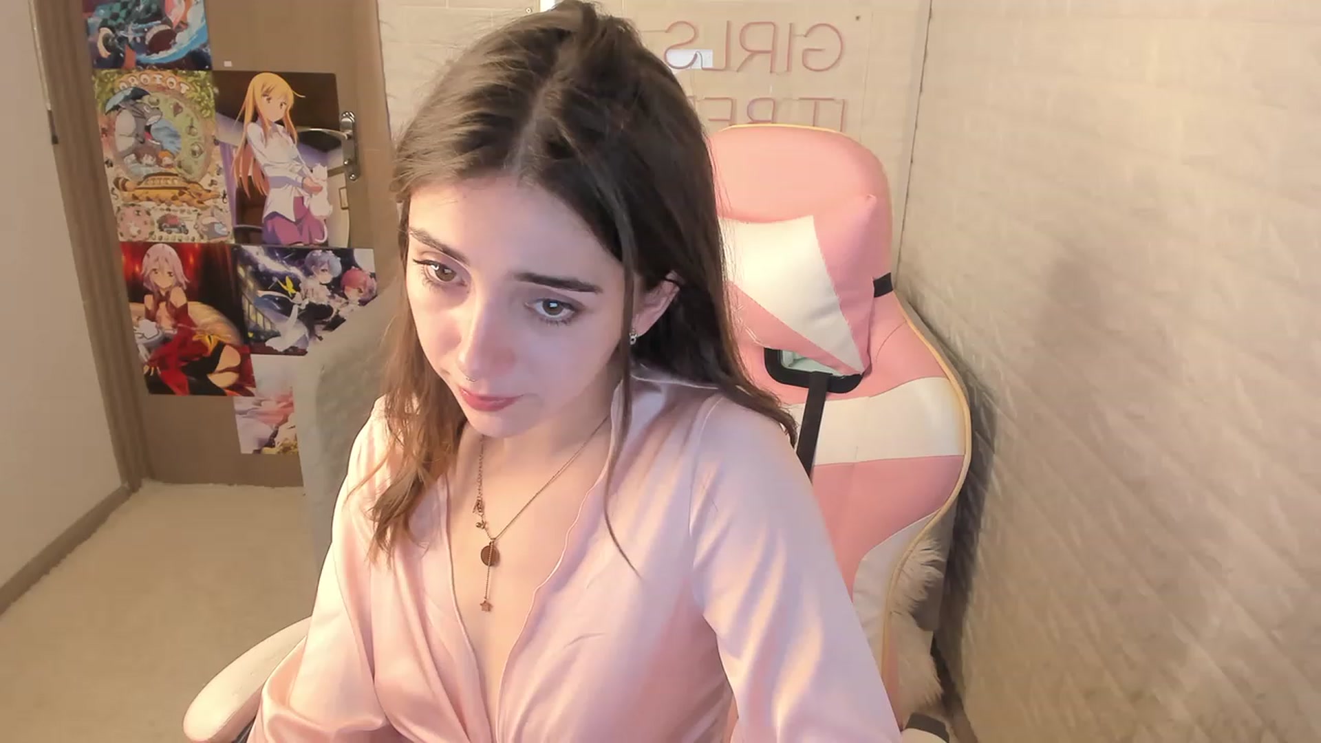 Gallery image thumbnail from ElsaYoung's myfreecams stream on, 12/09/2022, 09:28 image 14 of 20