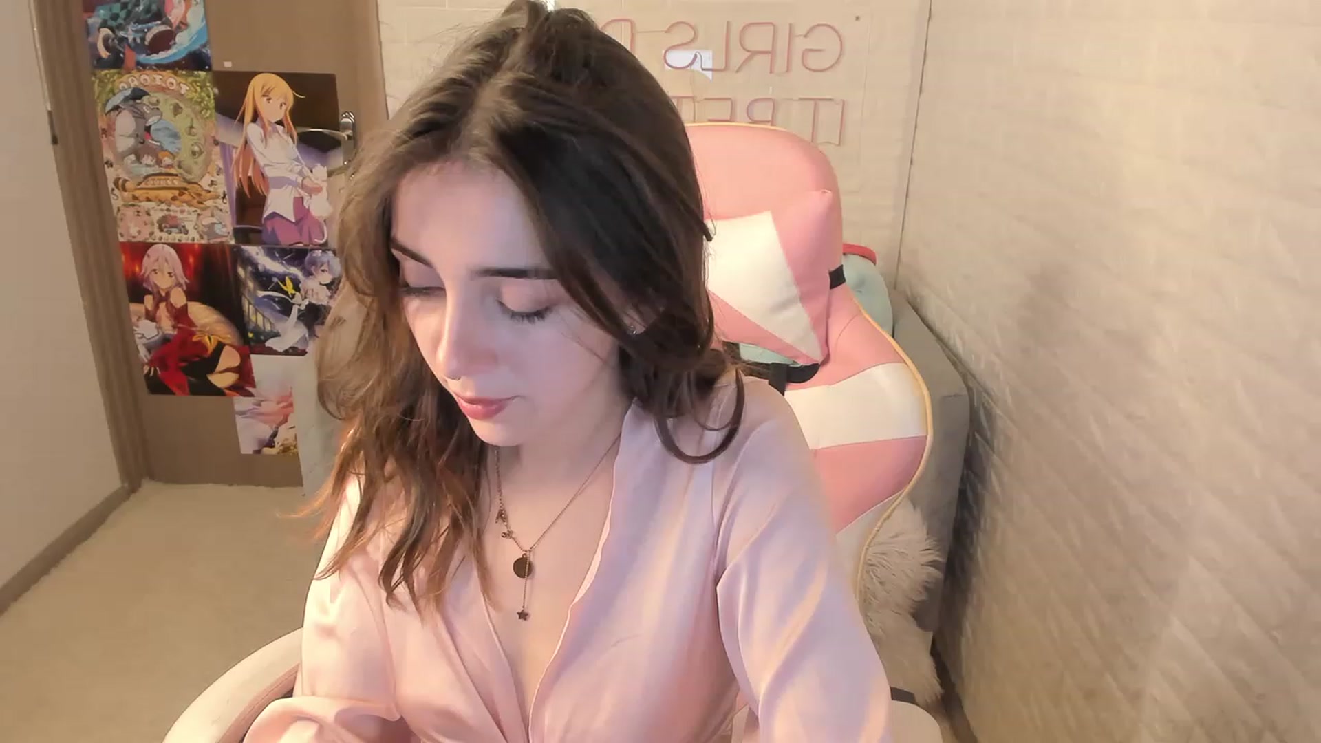 Gallery image thumbnail from ElsaYoung's myfreecams stream on, 12/09/2022, 09:28 image 11 of 20