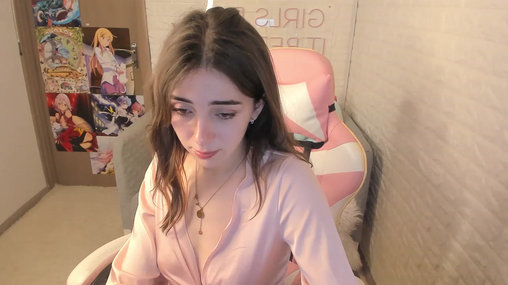 Gallery image thumbnail from ElsaYoung's myfreecams stream on, 12/09/2022, 09:28 image 18 of 20