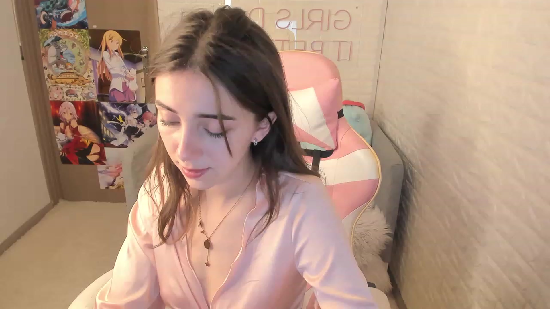 Gallery image thumbnail from ElsaYoung's myfreecams stream on, 12/09/2022, 09:28 image 20 of 20
