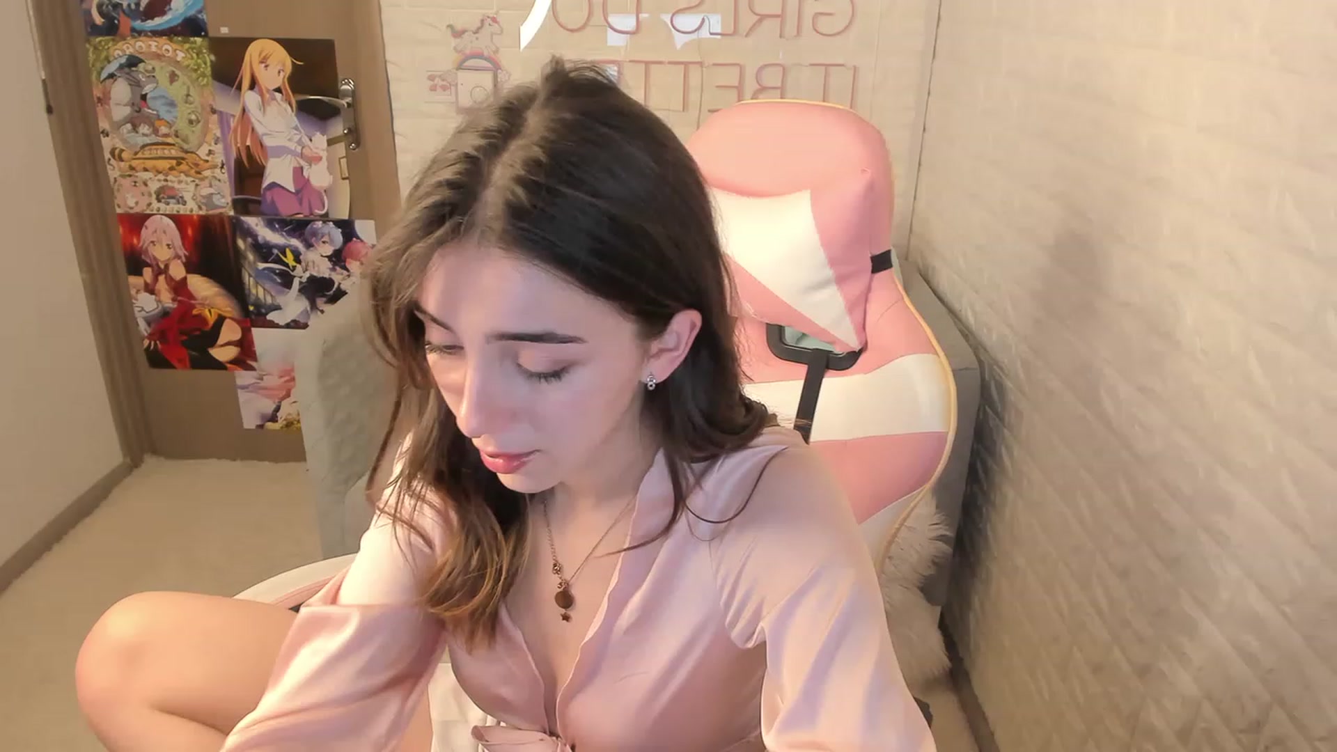 Gallery image thumbnail from ElsaYoung's myfreecams stream on, 12/09/2022, 09:28 image 1 of 20