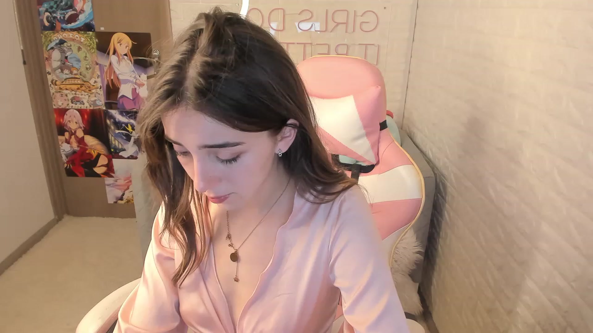 Gallery image thumbnail from ElsaYoung's myfreecams stream on, 12/09/2022, 09:28 image 17 of 20