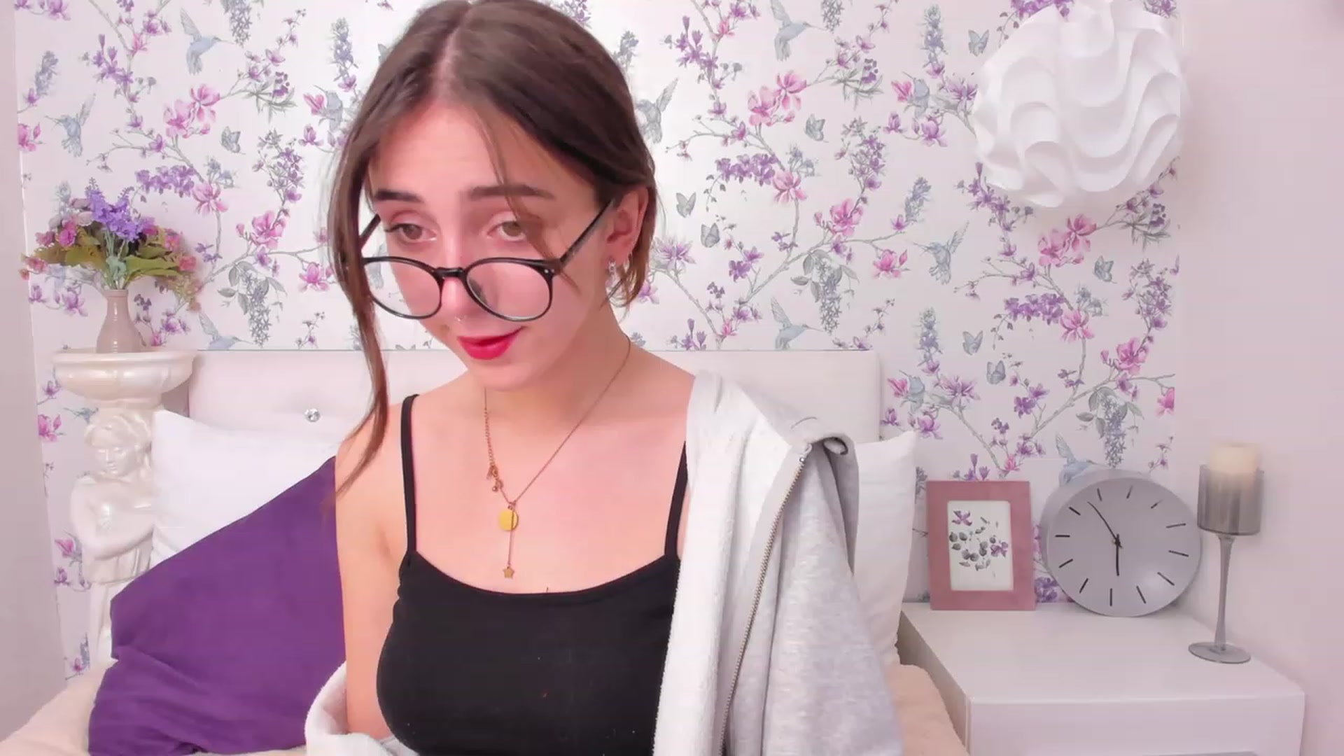 Gallery image thumbnail from ElsaYoung's myfreecams stream on, 12/10/2022, 21:12 image 8 of 20