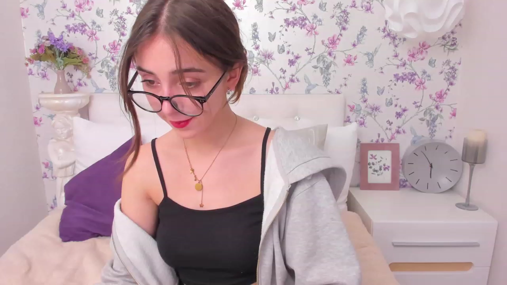 Gallery image thumbnail from ElsaYoung's myfreecams stream on, 12/10/2022, 21:12 image 12 of 20