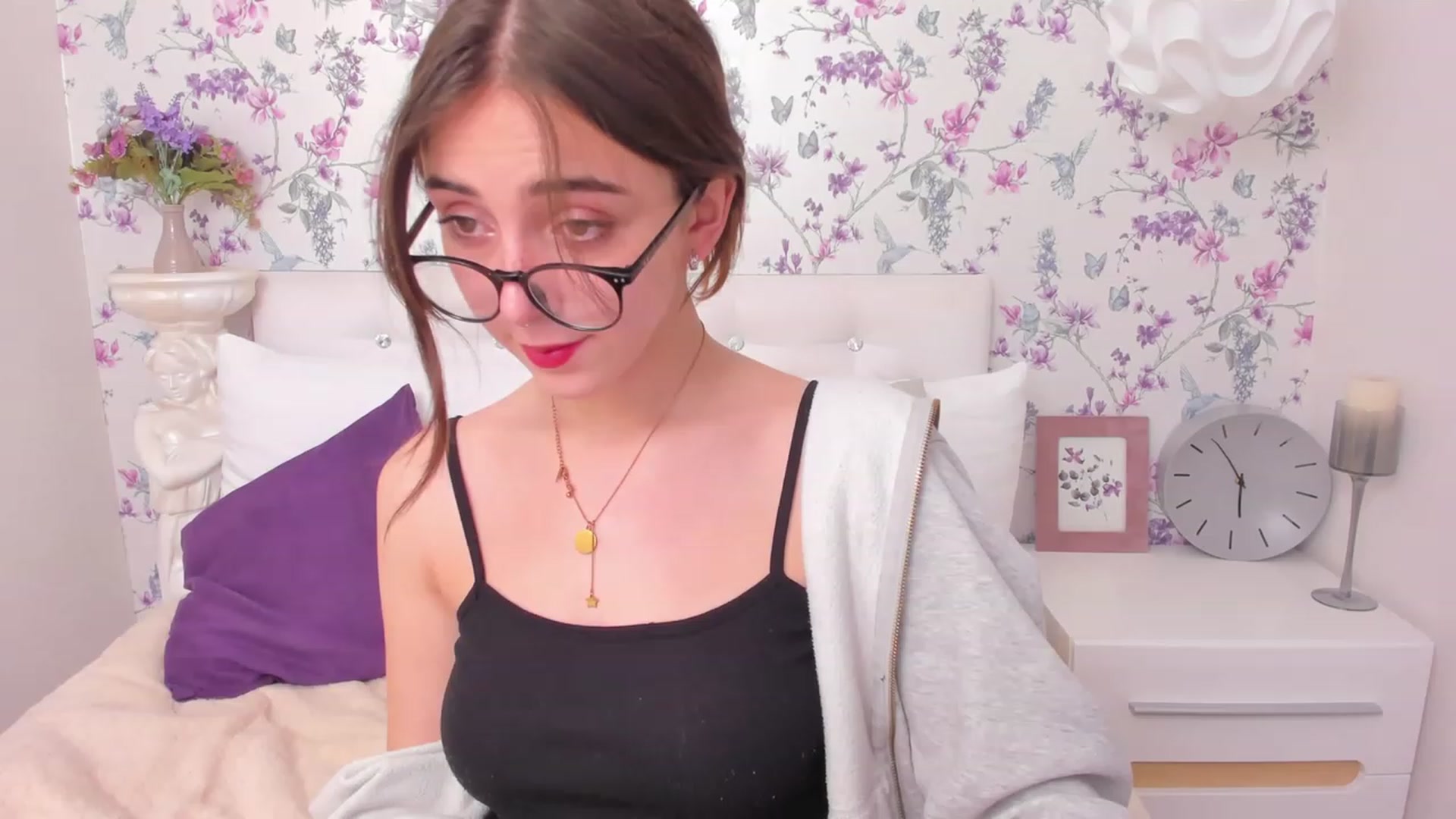 Gallery image thumbnail from ElsaYoung's myfreecams stream on, 12/10/2022, 21:12 image 5 of 20