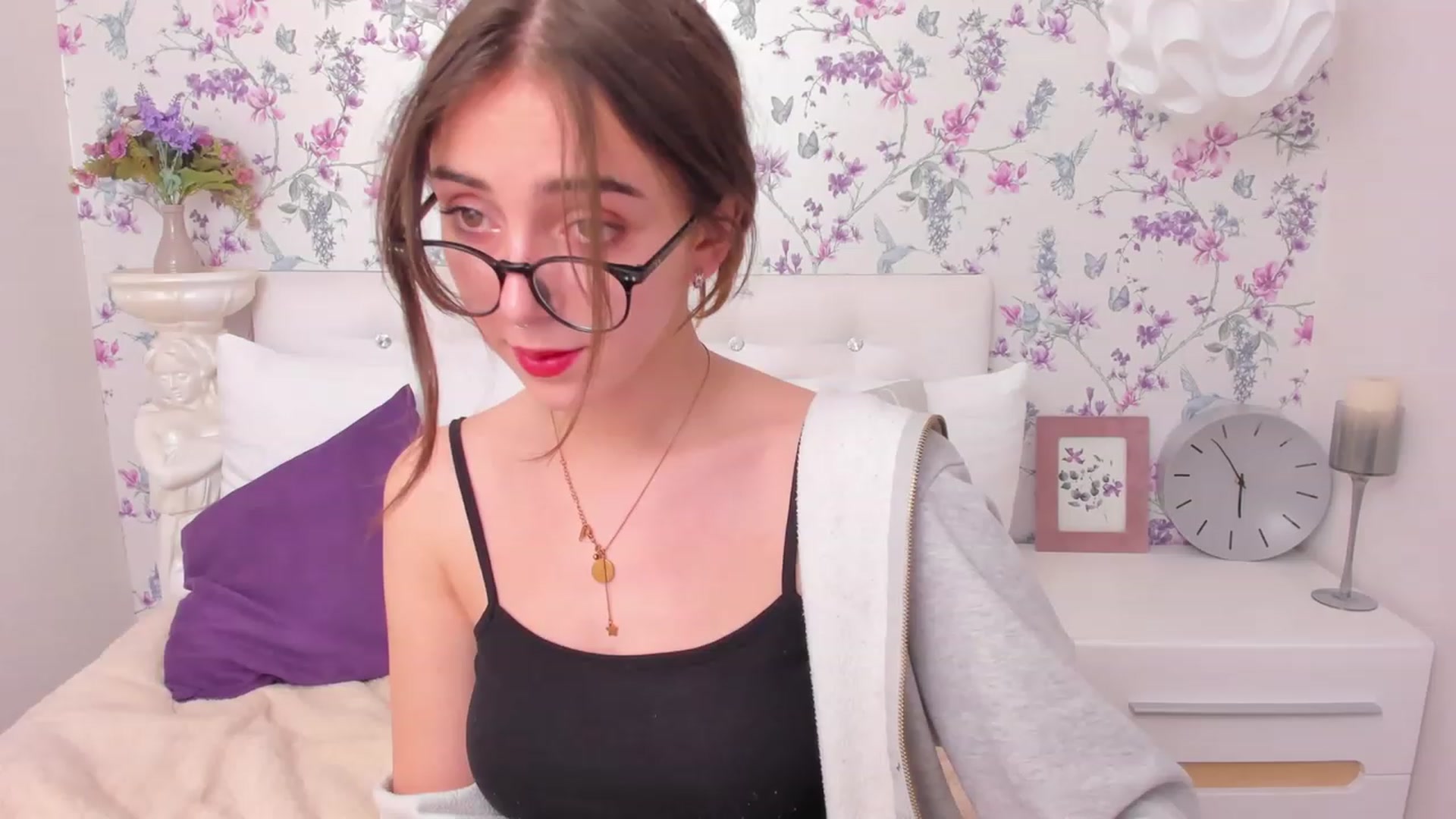 Gallery image thumbnail from ElsaYoung's myfreecams stream on, 12/10/2022, 21:12 image 1 of 20