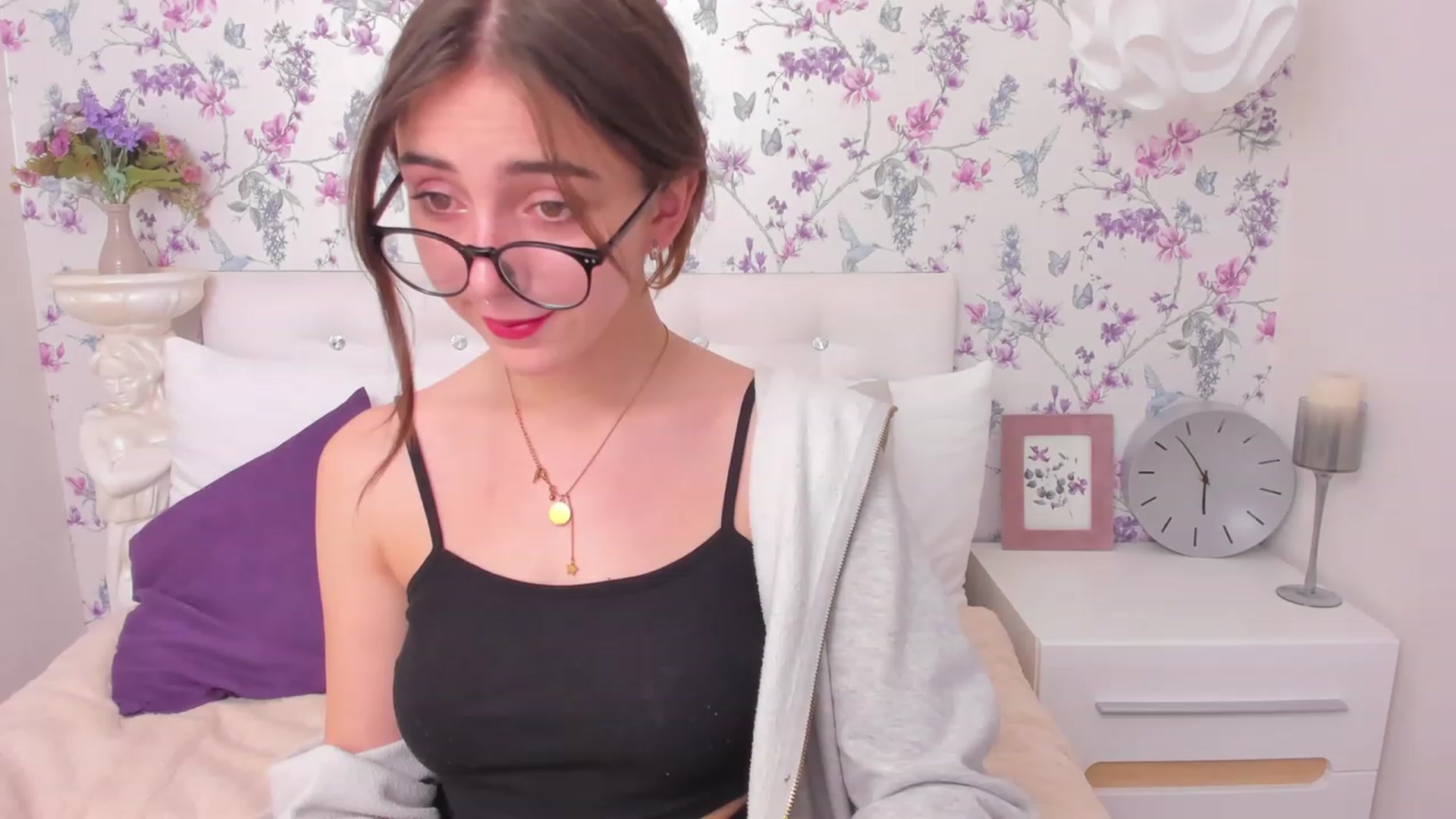 Gallery image thumbnail from ElsaYoung's myfreecams stream on, 12/10/2022, 21:12 image 10 of 20