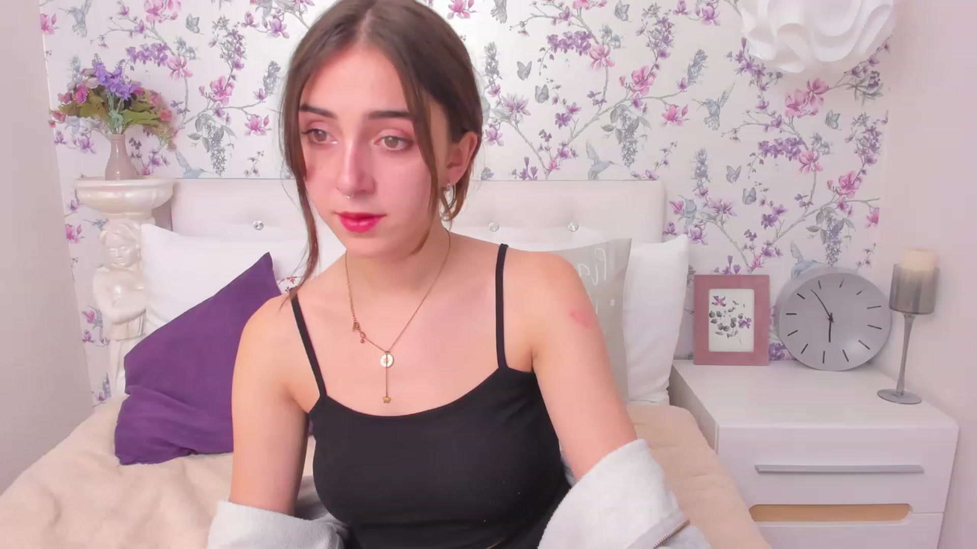 Gallery image thumbnail from ElsaYoung's myfreecams stream on, 12/10/2022, 21:12 image 20 of 20