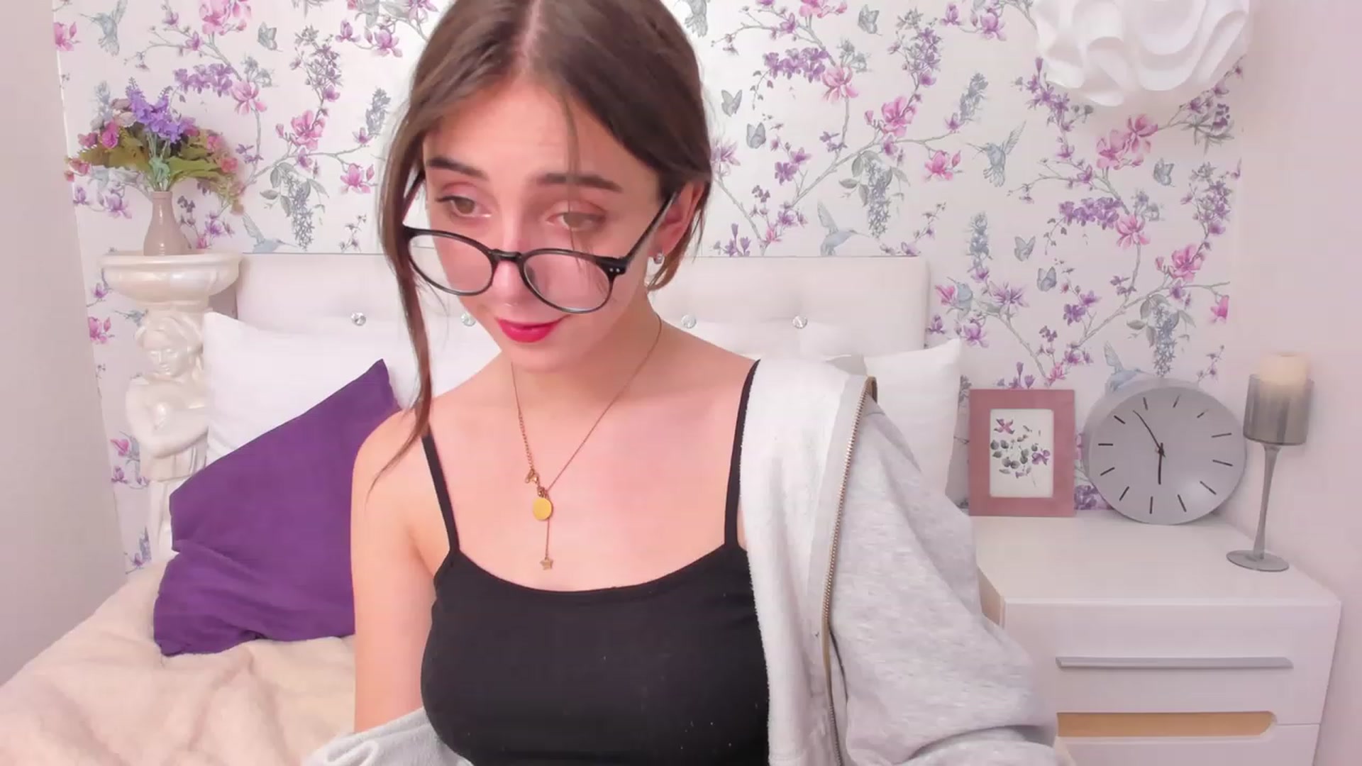 Gallery image thumbnail from ElsaYoung's myfreecams stream on, 12/10/2022, 21:12 image 4 of 20