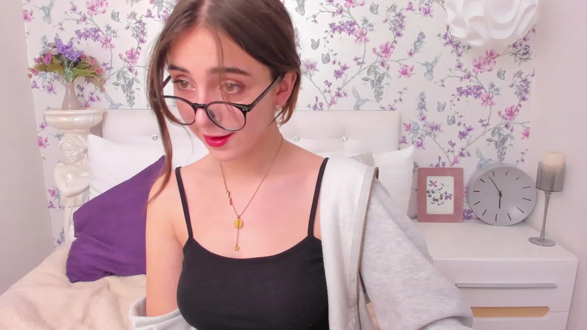 Gallery image thumbnail from ElsaYoung's myfreecams stream on, 12/10/2022, 21:12 image 6 of 20
