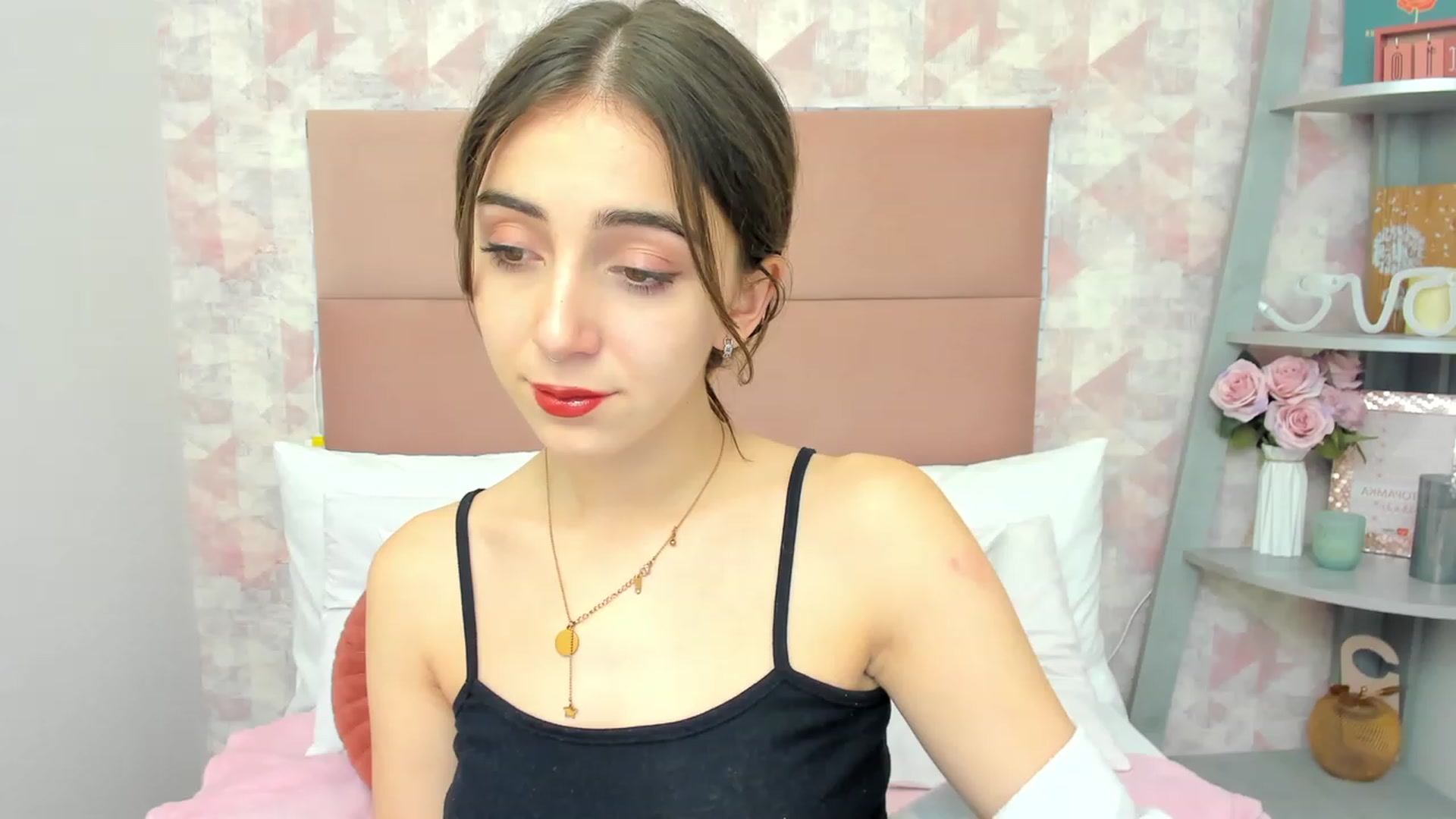 Gallery image thumbnail from ElsaYoung's myfreecams stream on, 12/11/2022, 03:52 image 1 of 20