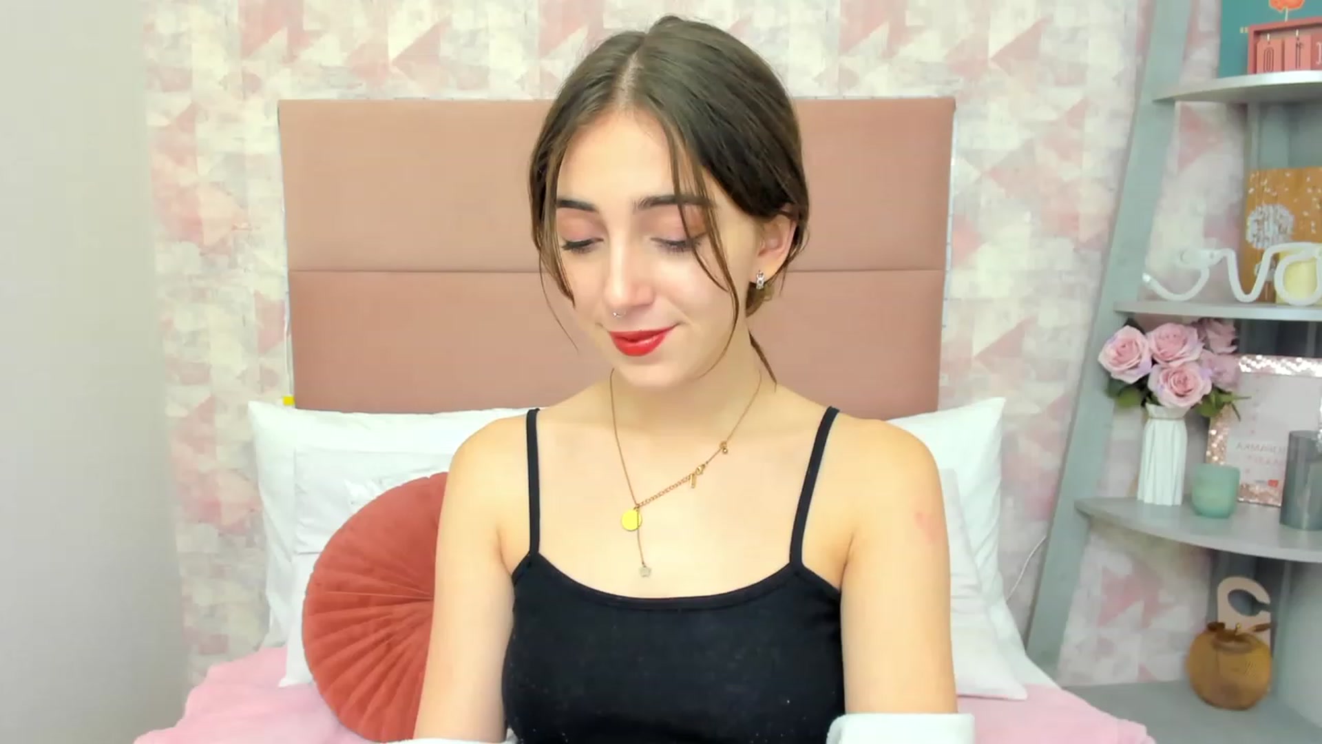 Gallery image thumbnail from ElsaYoung's myfreecams stream on, 12/11/2022, 03:52 image 4 of 20