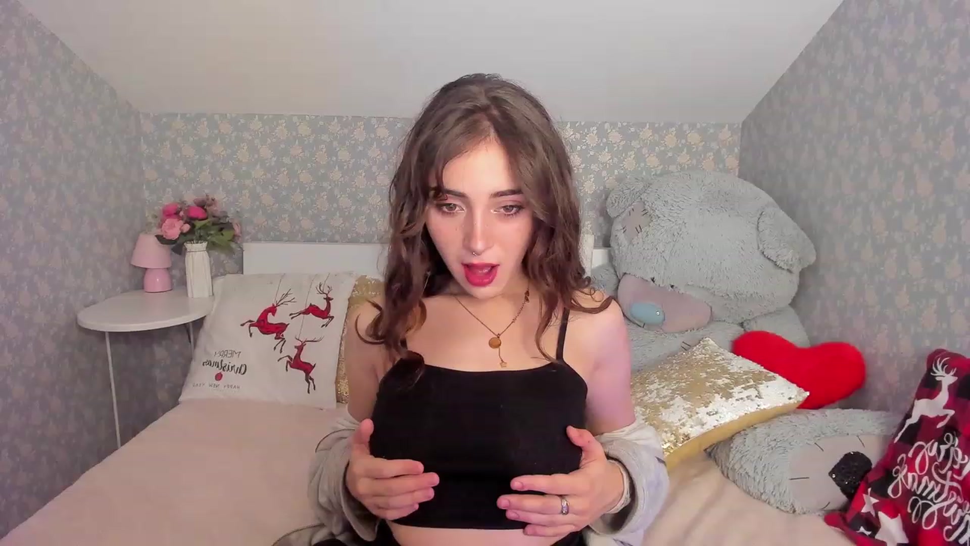 Gallery image thumbnail from ElsaYoung's myfreecams stream on, 12/11/2022, 20:08 image 15 of 20