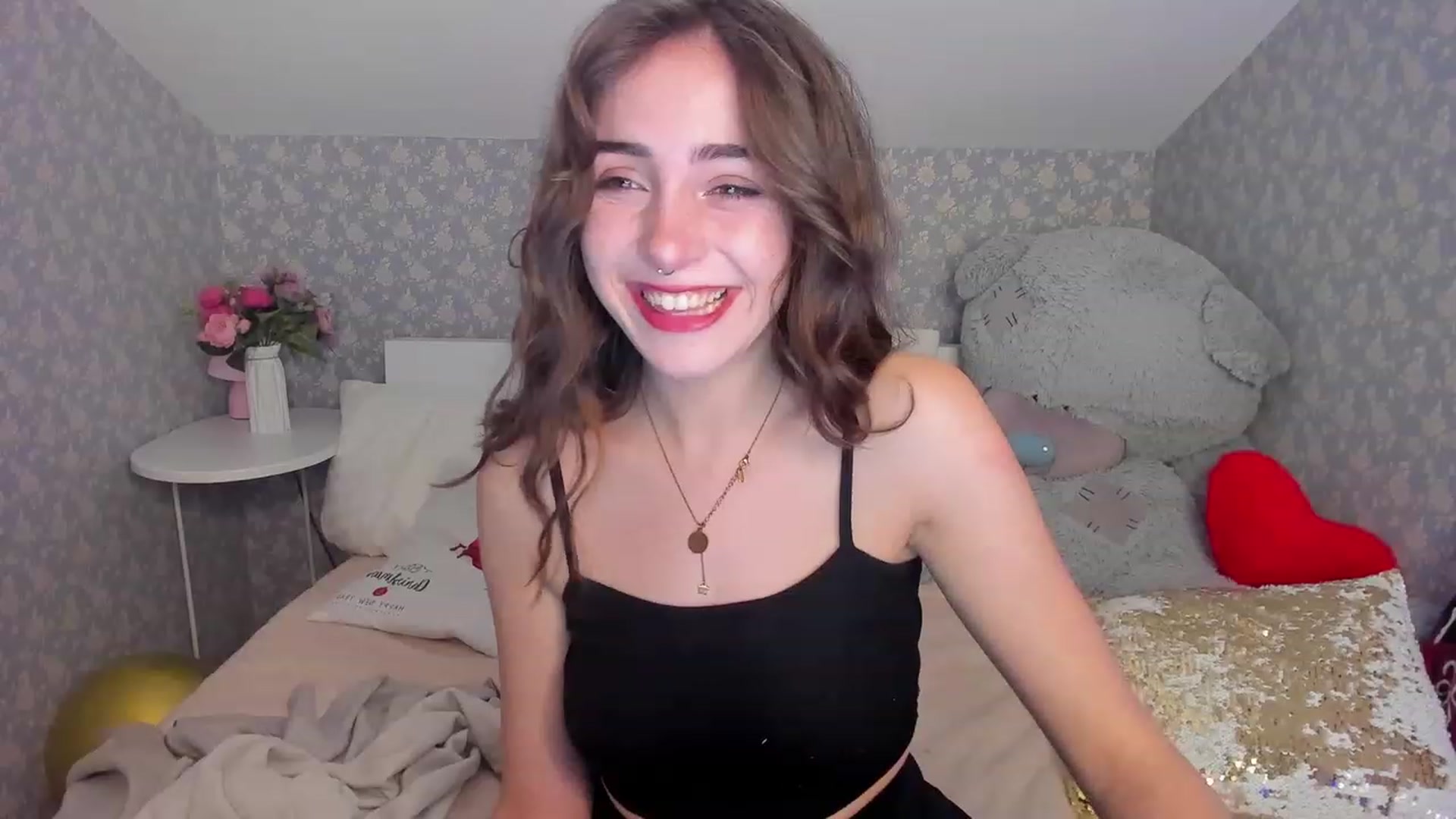 Gallery image thumbnail from ElsaYoung's myfreecams stream on, 12/11/2022, 20:36 image 17 of 20